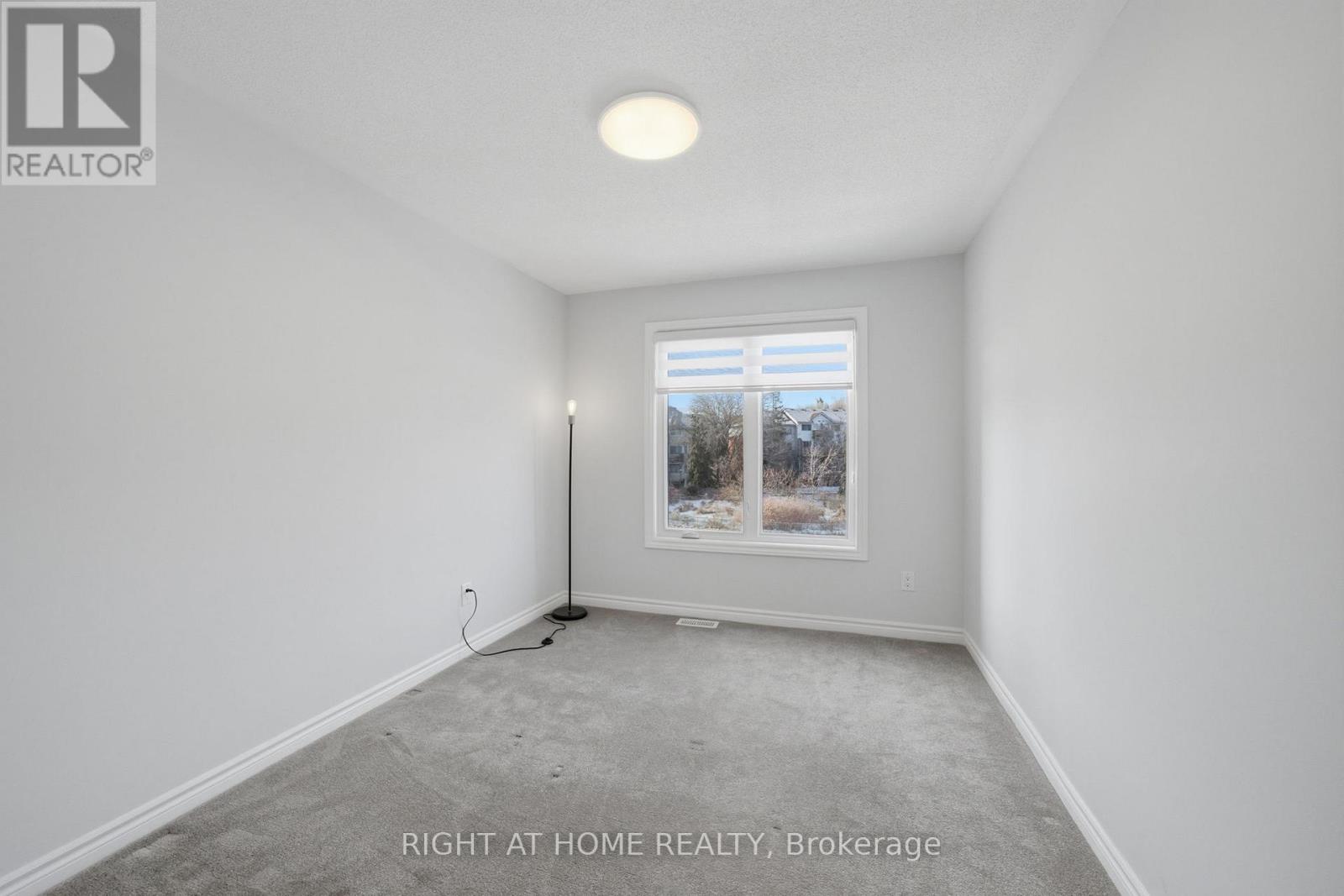 275 Squadron Crescent, Ottawa, Ontario  K1K 0S6 - Photo 31 - X12889156