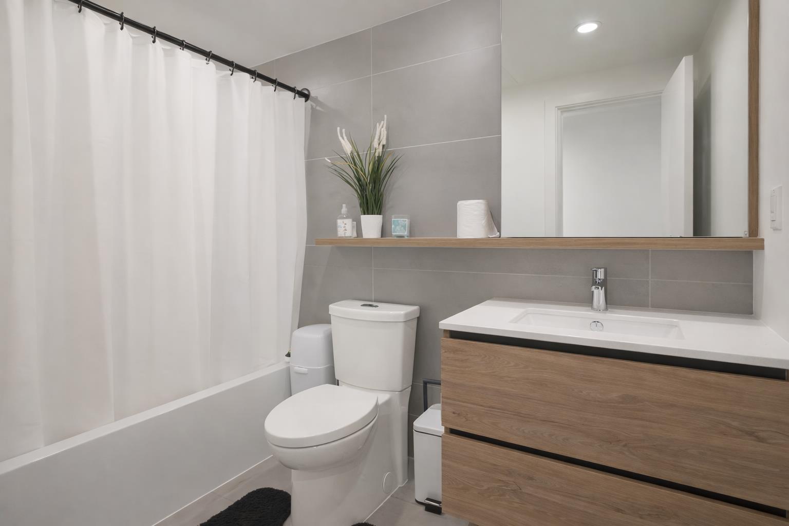 306 10448 University Drive, Surrey, British Columbia V3T 0S7 - Photo 6 - R3094819