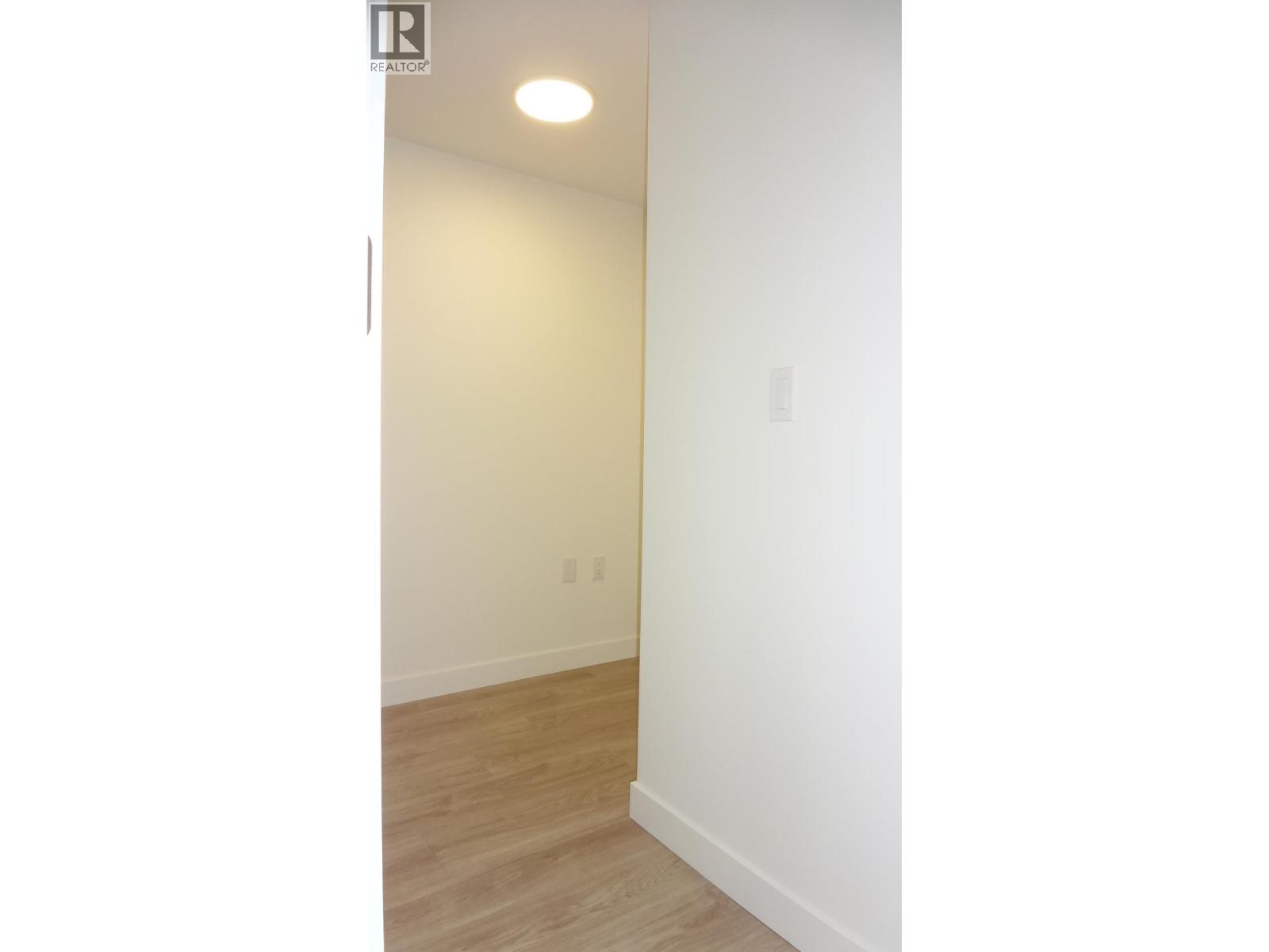 300 1981 Macdonald Street, Vancouver, British Columbia  V6K 0H9 - Photo 6 - R3094114