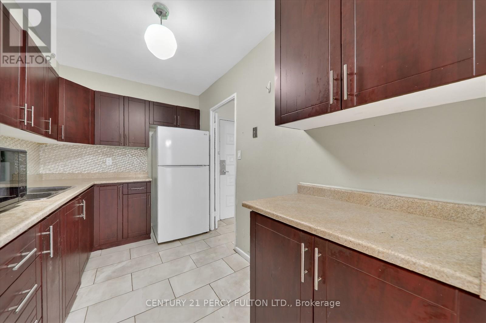 816 - 1 Massey Square, Toronto (Crescent Town), Ontario  M4C 5L4 - Photo 19 - E12889140