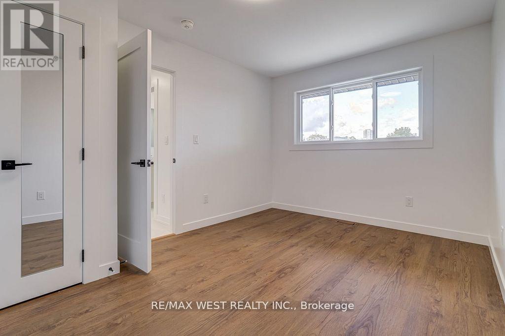 Main - 152 Clarence Street, Brampton, Ontario L6W 1S9 - Photo 19 - W12646720