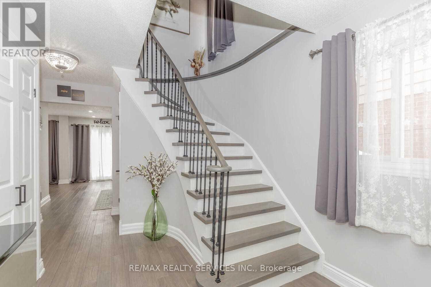 **upper** - 89 Martindale Crescent, Brampton, Ontario  L6X 2T8 - Photo 3 - W12657238