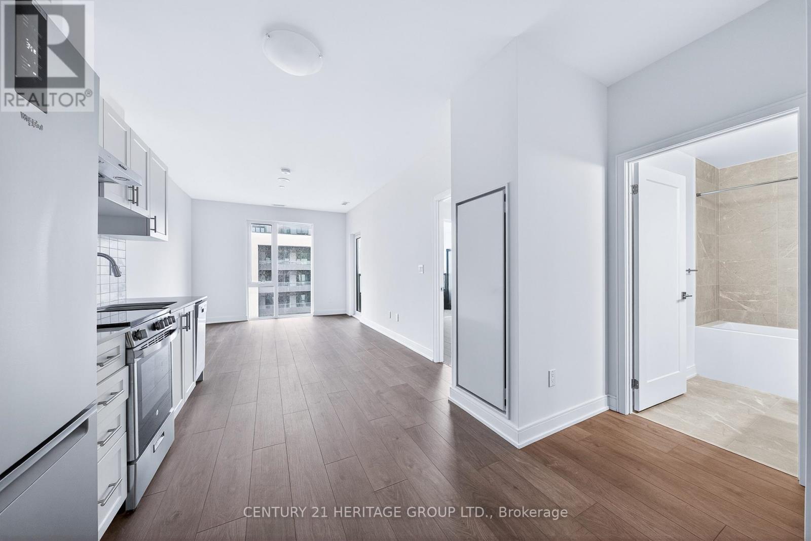 A1406 - 705 Davis Drive, Newmarket (Huron Heights-Leslie Valley), Ontario  L3Y 0J1 - Photo 3 - N12889154