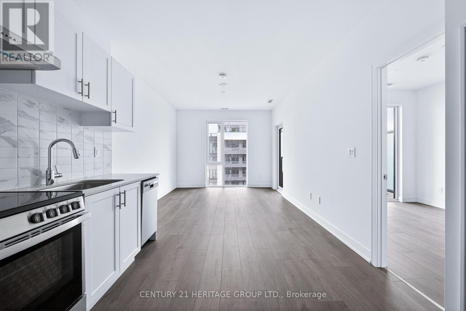 A1406 - 705 Davis Drive, Newmarket (Huron Heights-Leslie Valley), Ontario  L3Y 0J1 - Photo 4 - N12889154