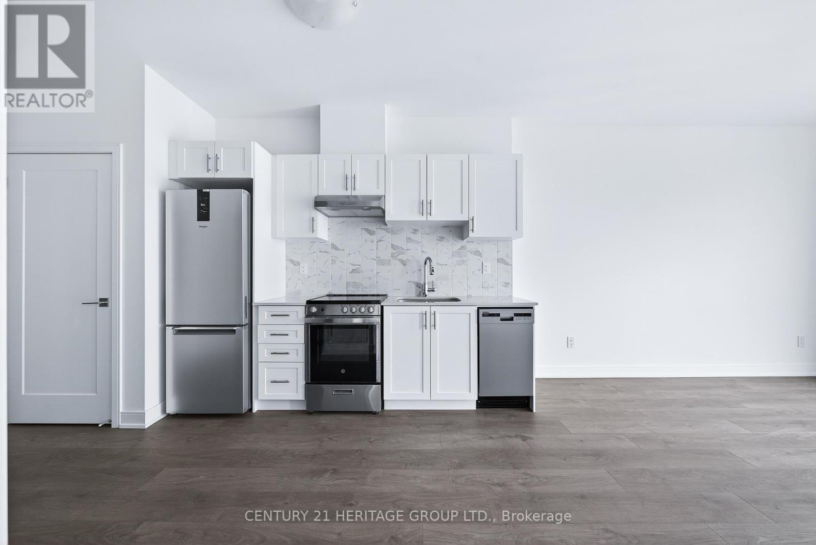 A1406 - 705 Davis Drive, Newmarket (Huron Heights-Leslie Valley), Ontario  L3Y 0J1 - Photo 5 - N12889154