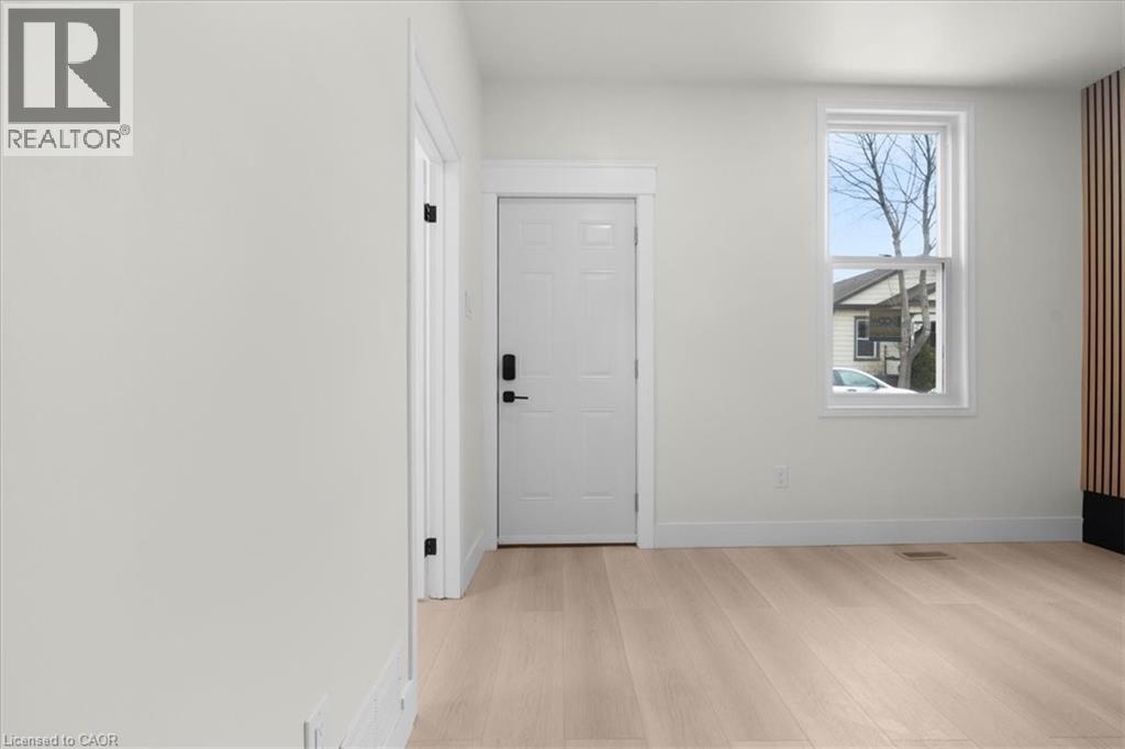 215 Ray Street N, Hamilton, Ontario  L8R 2Y3 - Photo 3 - 40812510