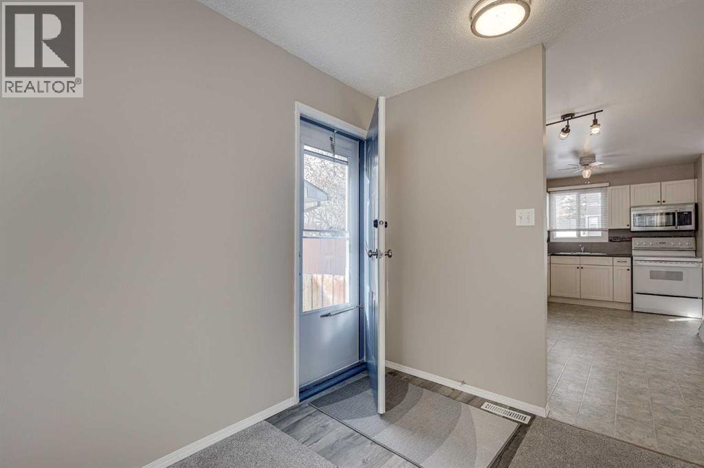 5910 53 Avenue, Red Deer, Alberta  T4N 5J6 - Photo 3 - A2292165