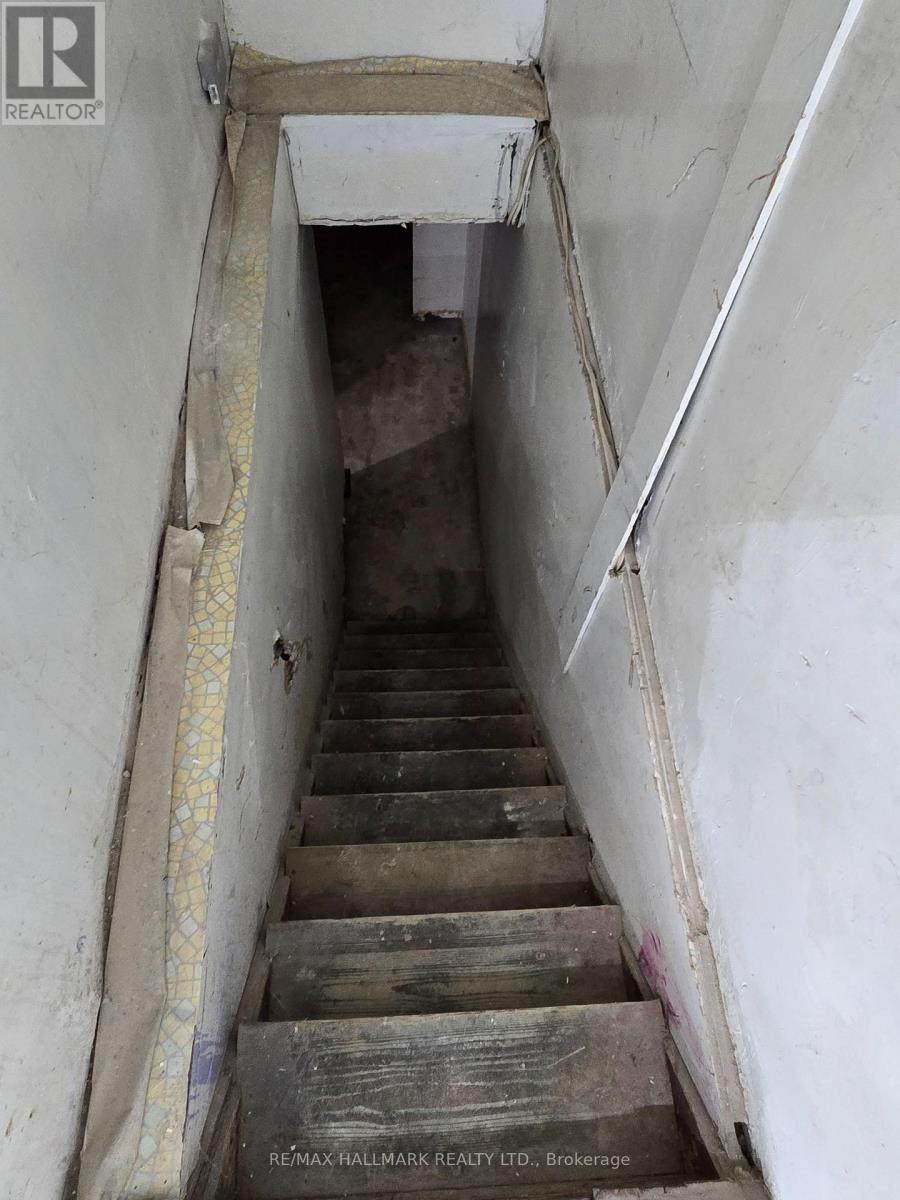 Main - 1752 St Clair Avenue W, Toronto, Ontario  M6N 1J3 - Photo 6 - W12889122