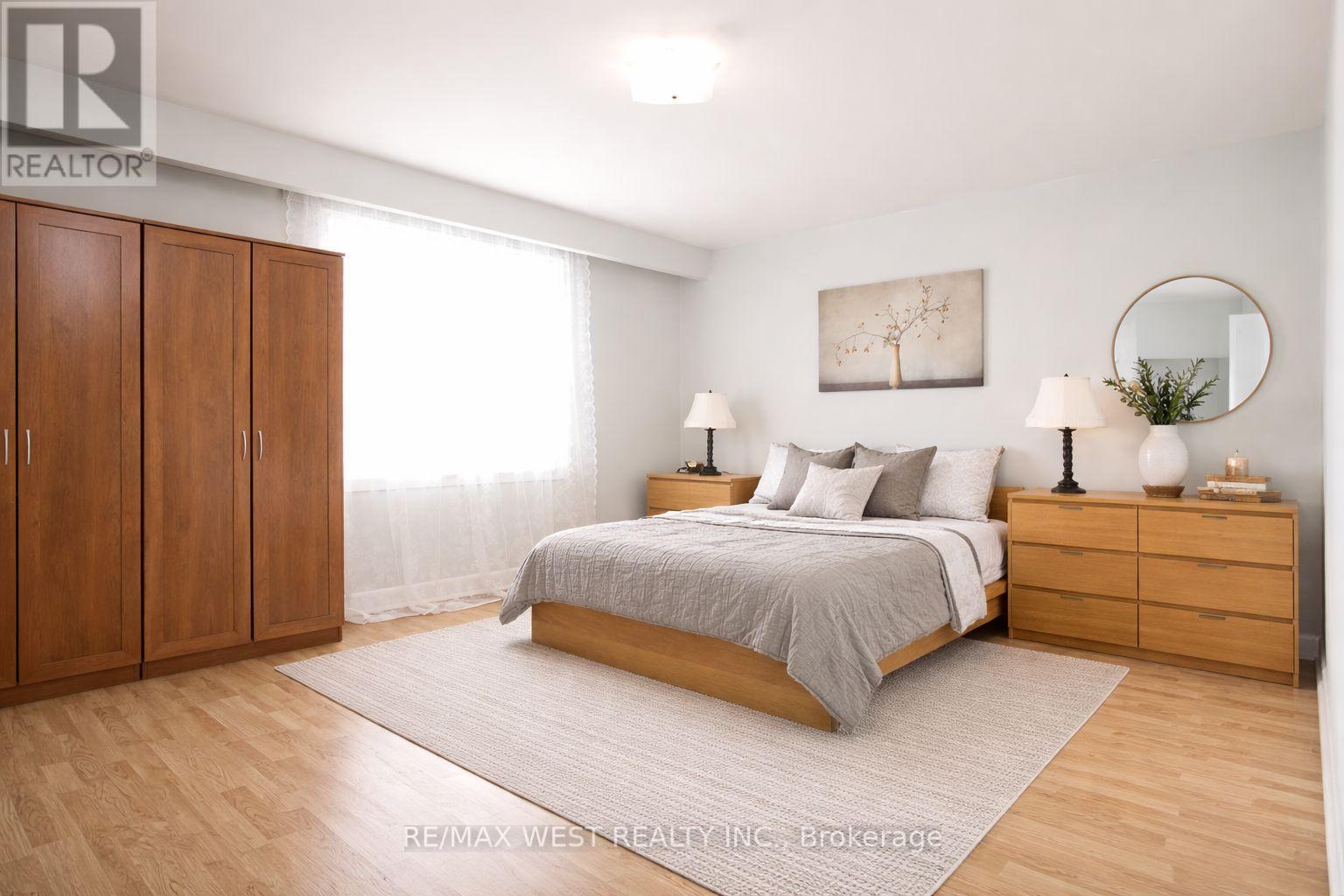 Main Fl - 15 Hamlyn Crescent, Toronto (Islington-City Centre West), Ontario  M9B 1Y9 - Photo 5 - W12889136