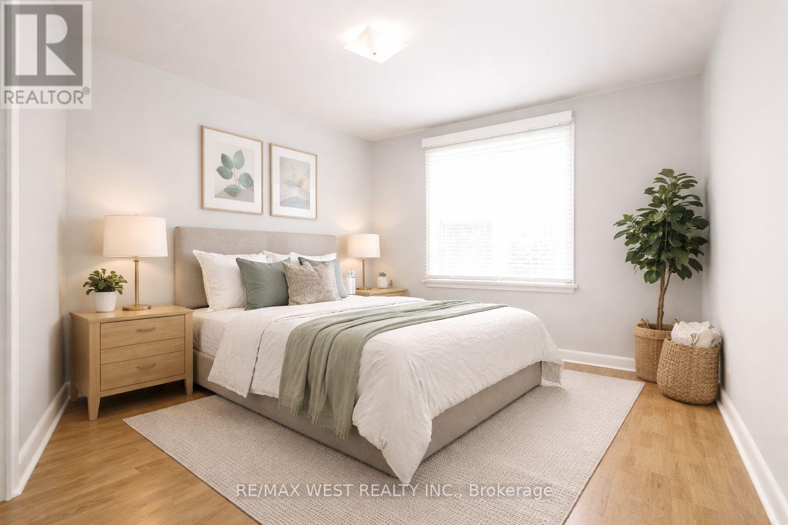 Main Fl - 15 Hamlyn Crescent, Toronto (Islington-City Centre West), Ontario  M9B 1Y9 - Photo 7 - W12889136