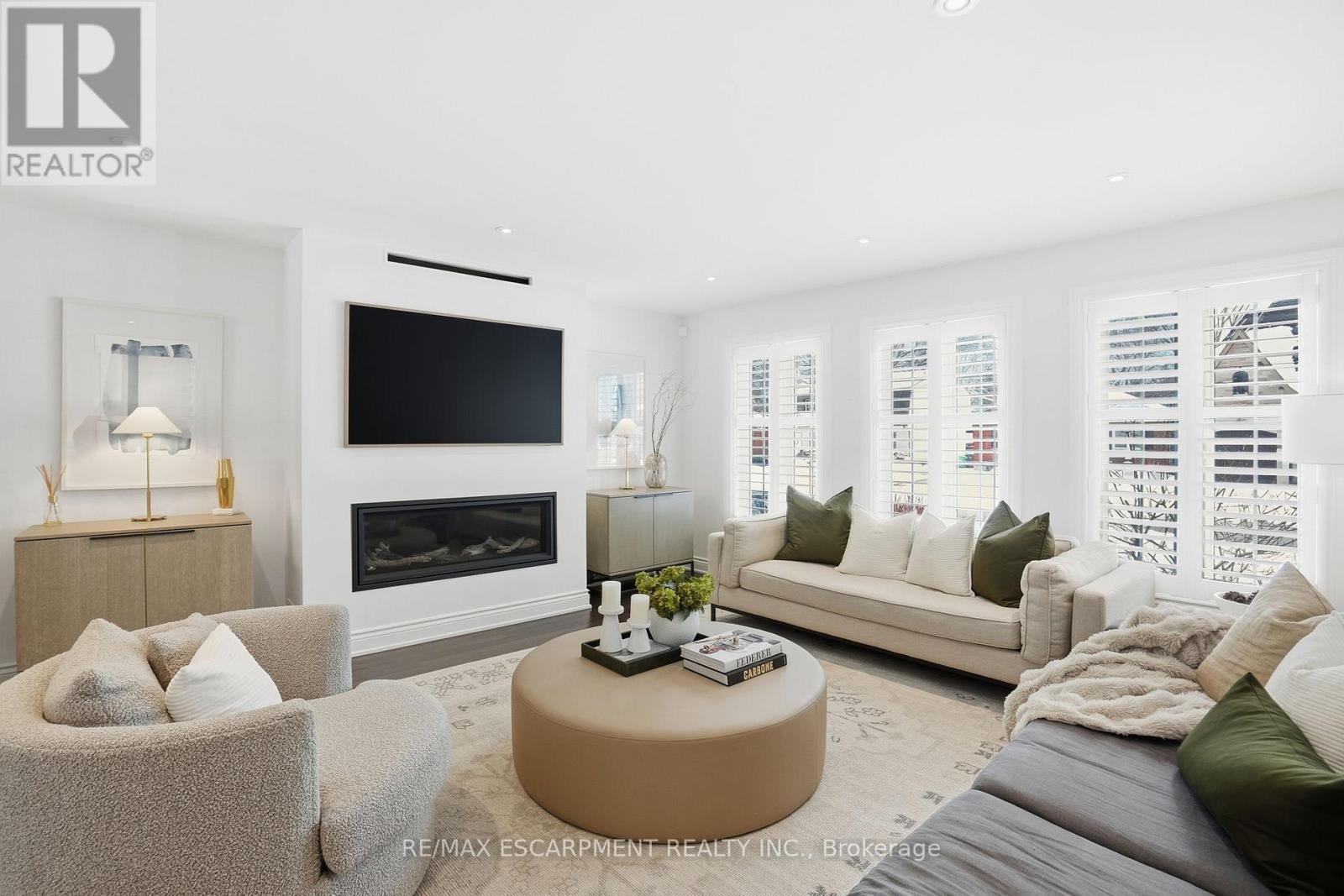 92 Wanita Road, Mississauga, Ontario  L5G 1B8 - Photo 11 - W12889142