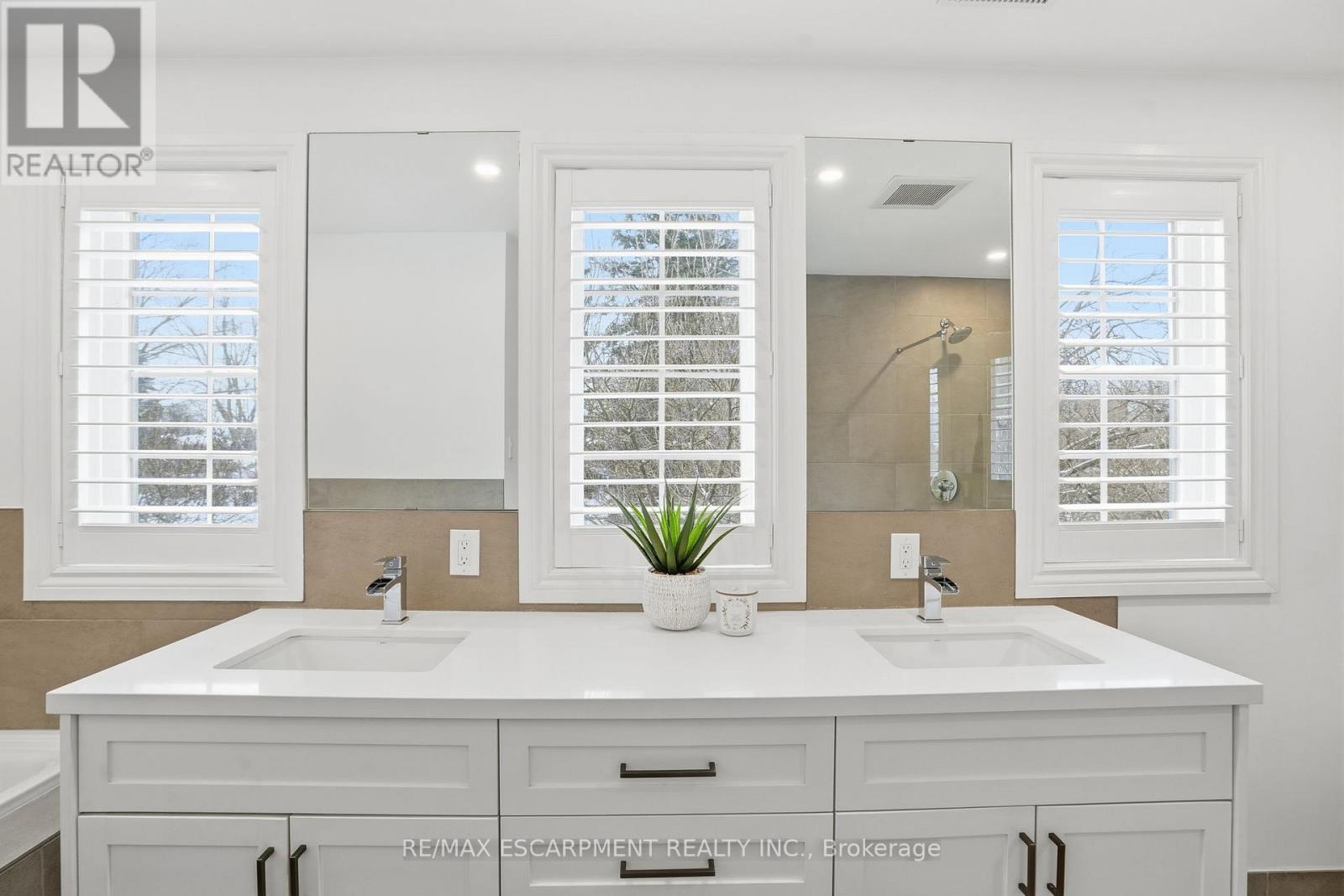 92 Wanita Road, Mississauga, Ontario  L5G 1B8 - Photo 27 - W12889142