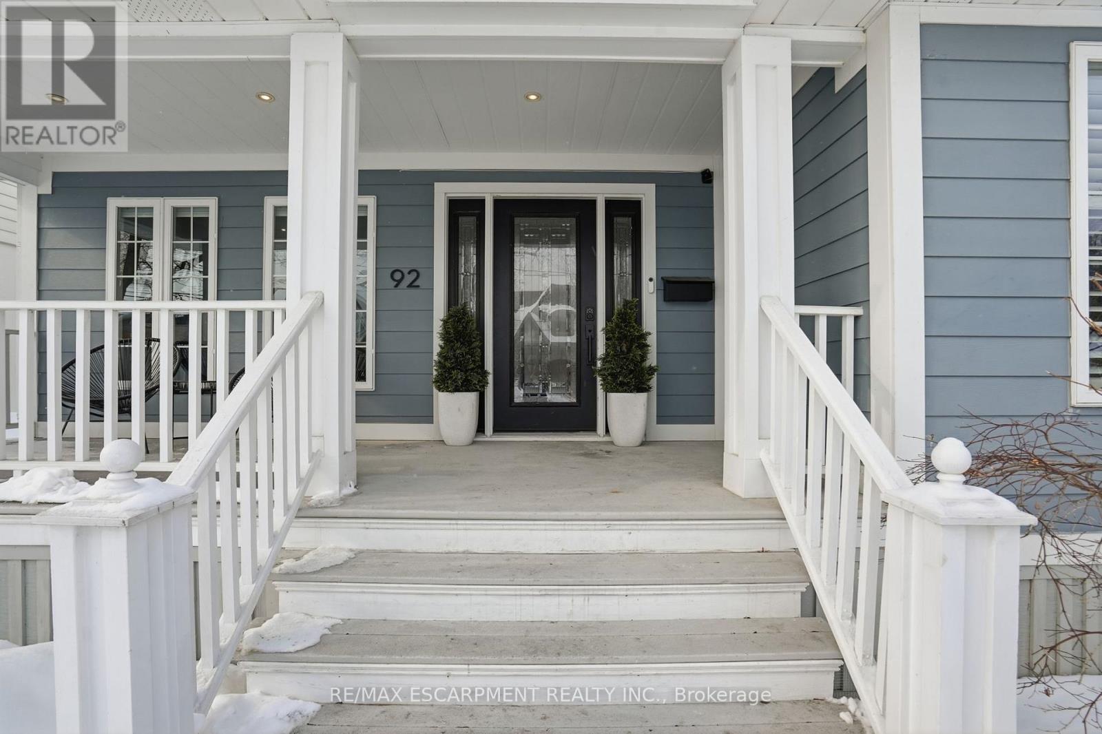 92 Wanita Road, Mississauga, Ontario  L5G 1B8 - Photo 3 - W12889142