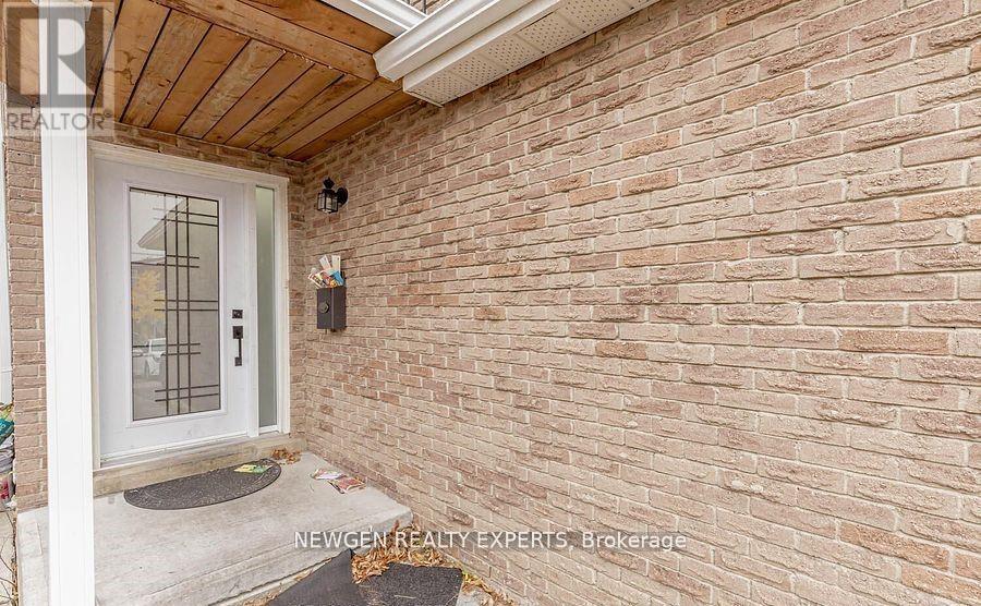 101 Banting Crescent, Brampton, Ontario  L6Y 2M3 - Photo 2 - W12889172