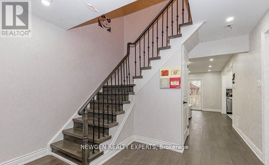 101 Banting Crescent, Brampton, Ontario  L6Y 2M3 - Photo 4 - W12889172