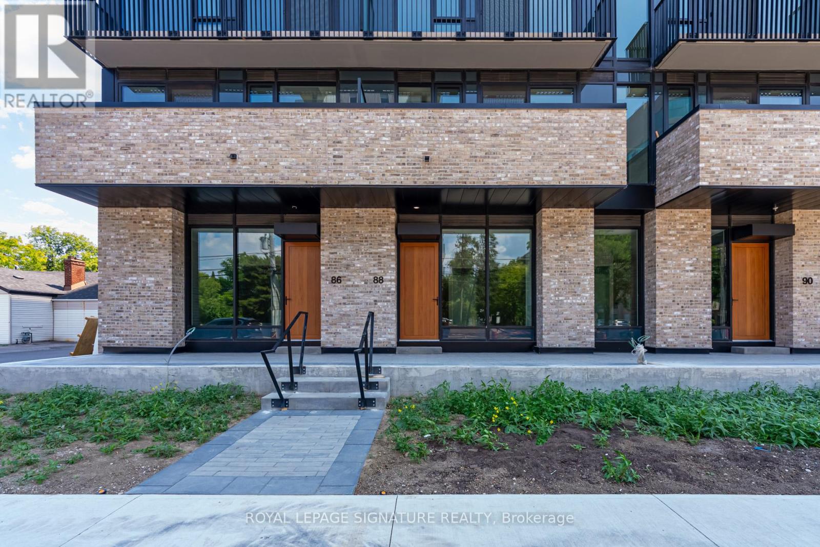 88 AGNES STREET, Mississauga, Ontario