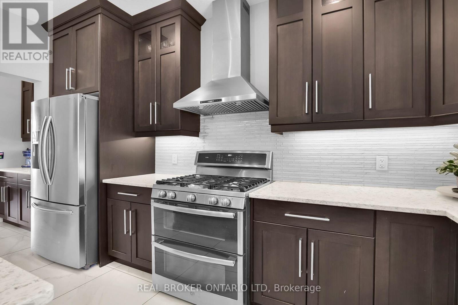 27 Glenwood Street, St. Thomas, Ontario  N5R 0G3 - Photo 10 - X12889270