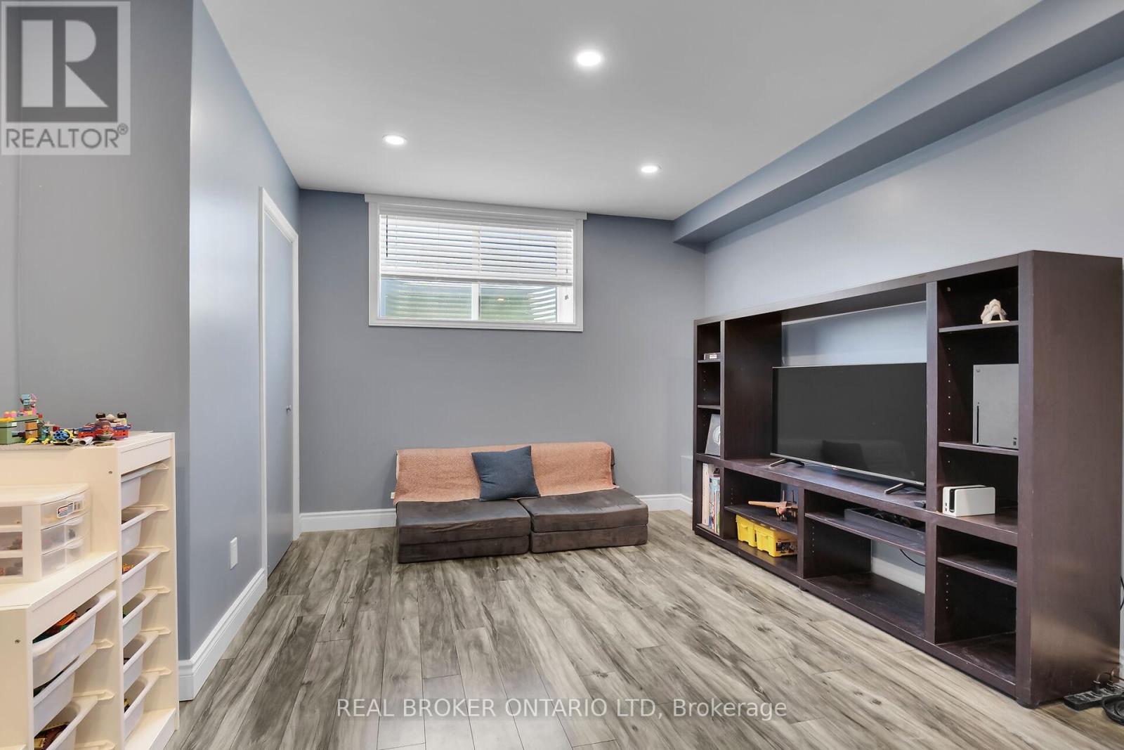 27 Glenwood Street, St. Thomas, Ontario  N5R 0G3 - Photo 42 - X12889270