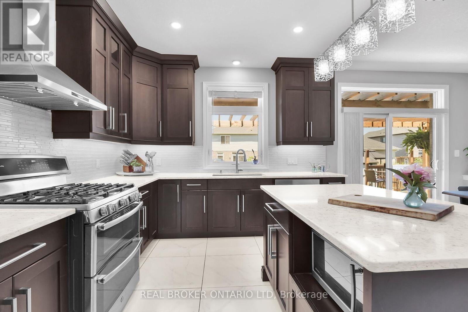 27 Glenwood Street, St. Thomas, Ontario  N5R 0G3 - Photo 7 - X12889270