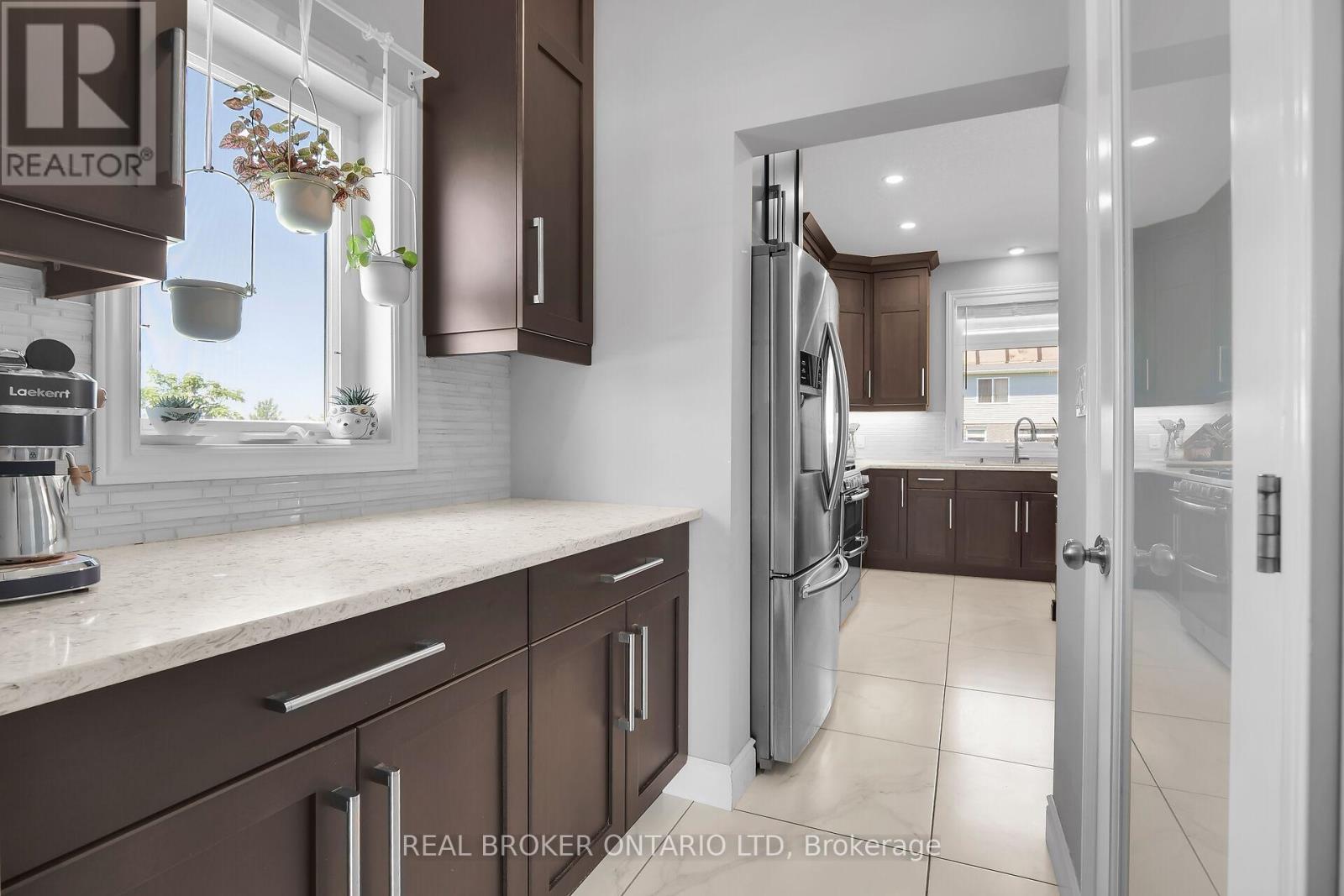 27 Glenwood Street, St. Thomas, Ontario  N5R 0G3 - Photo 8 - X12889270