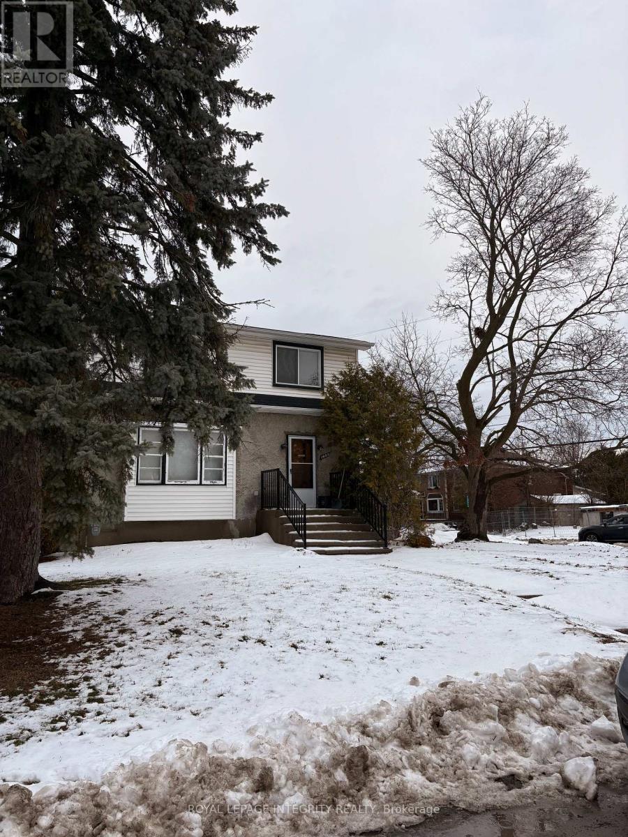 1085 Richard Avenue, Ottawa, Ontario K1H 8C3 - Photo 2 - X12889182