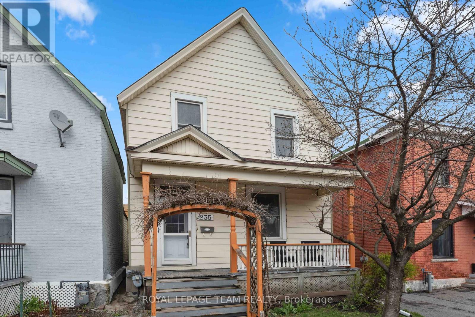 235 Cambridge Street N, Ottawa, Ontario K1R 7B5 - Photo 2 - X12889234
