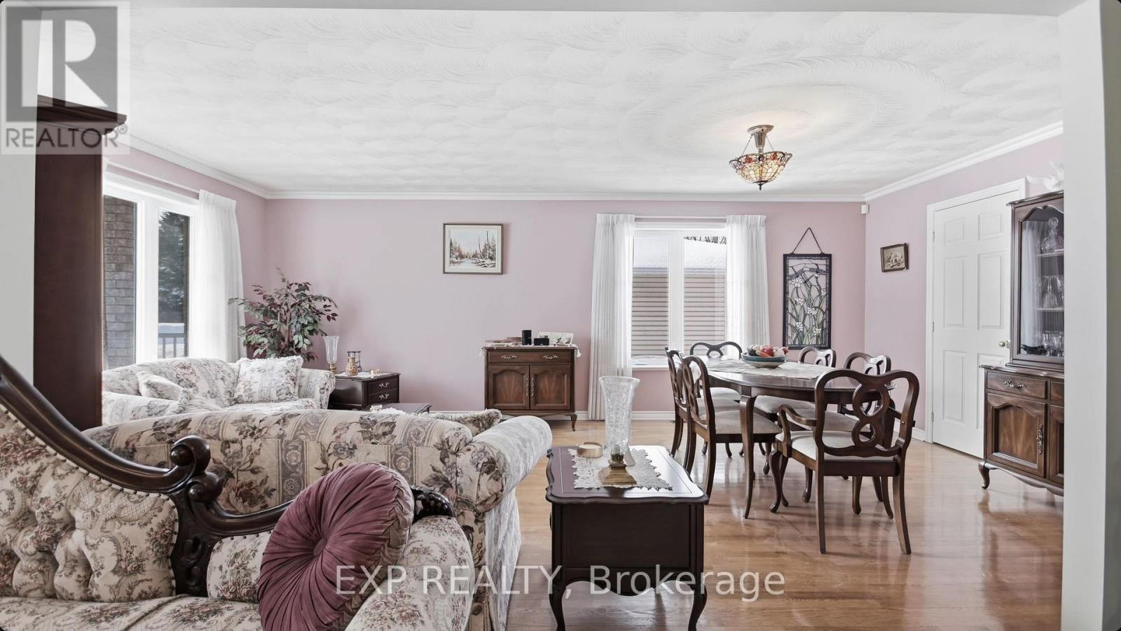 21 Chippewa Avenue, Ottawa, Ontario  K2G 1X6 - Photo 5 - X12889258