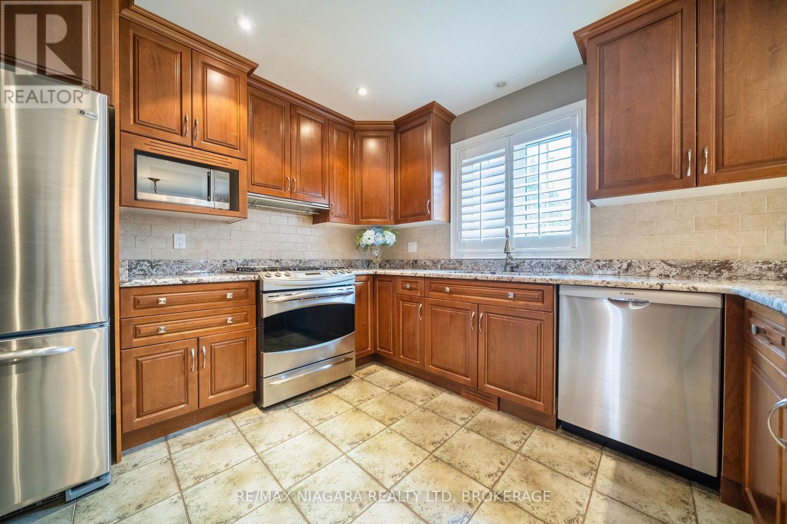 7751 South Wood Drive, Niagara Falls, Ontario  L2H 2X1 - Photo 12 - X12889184