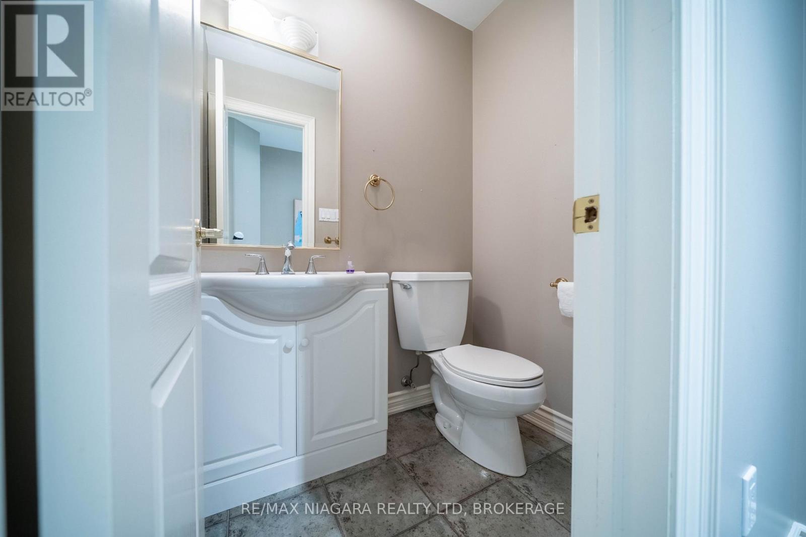 7751 South Wood Drive, Niagara Falls, Ontario  L2H 2X1 - Photo 23 - X12889184