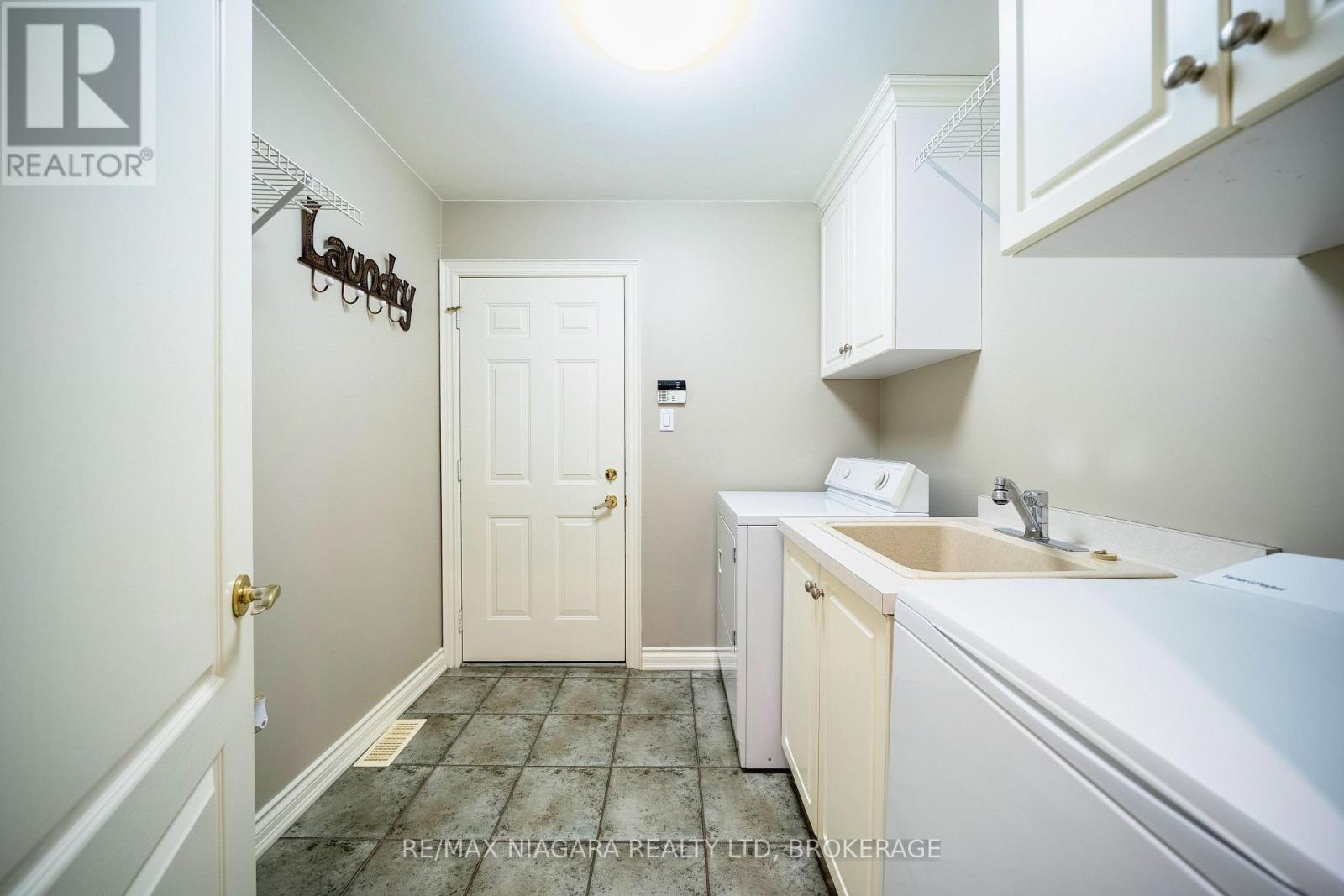 7751 South Wood Drive, Niagara Falls, Ontario  L2H 2X1 - Photo 24 - X12889184