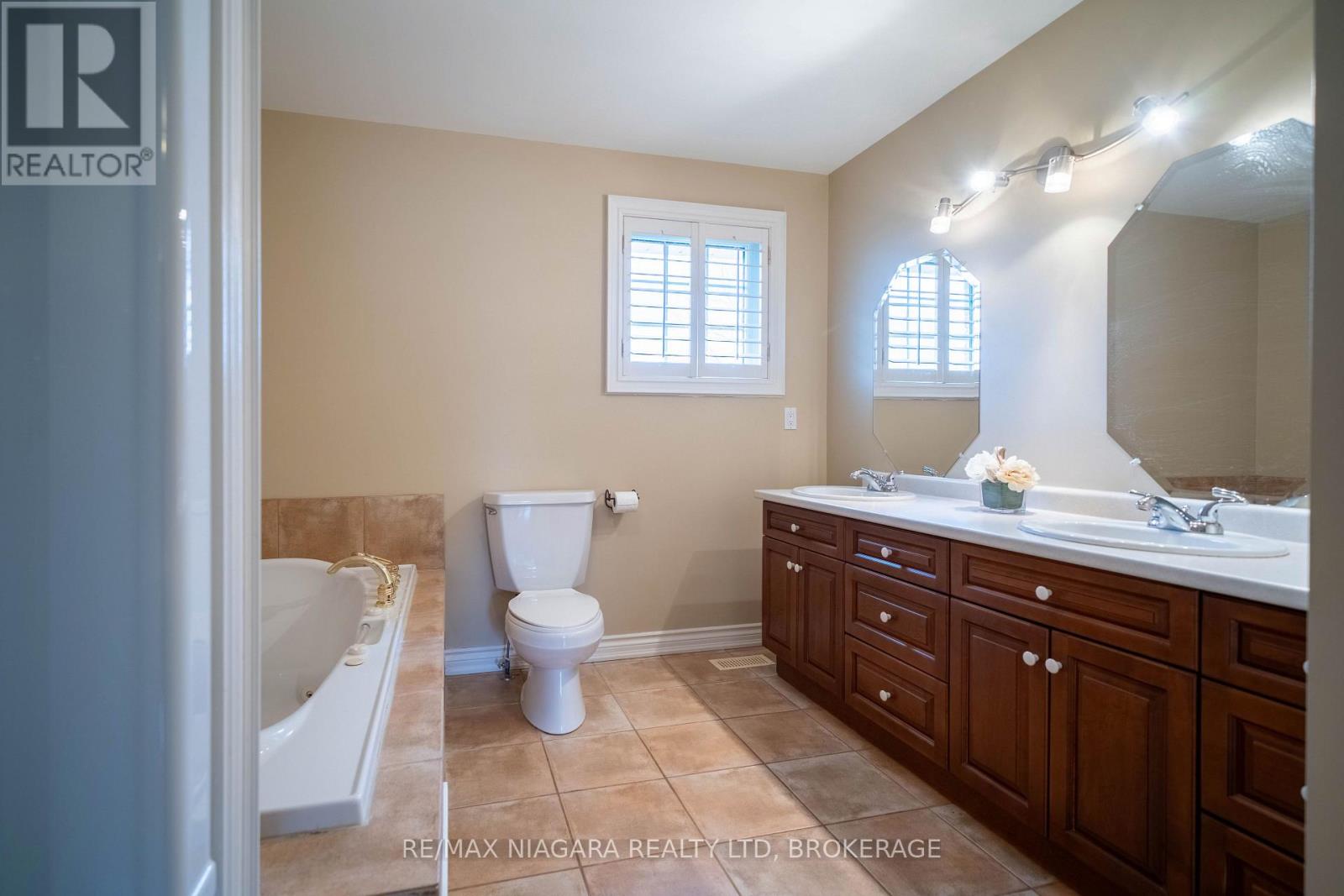 7751 South Wood Drive, Niagara Falls, Ontario  L2H 2X1 - Photo 31 - X12889184