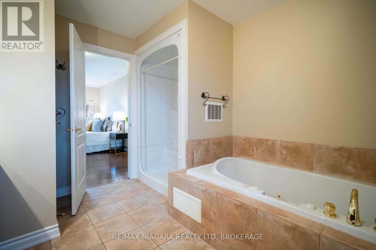 7751 South Wood Drive, Niagara Falls, Ontario  L2H 2X1 - Photo 32 - X12889184