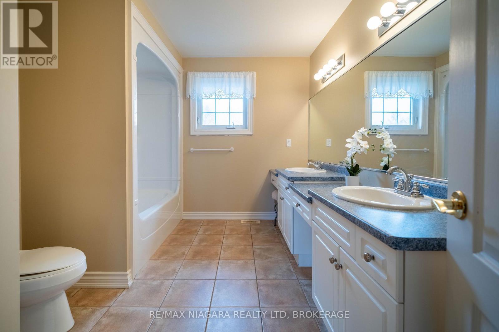 7751 South Wood Drive, Niagara Falls, Ontario  L2H 2X1 - Photo 34 - X12889184