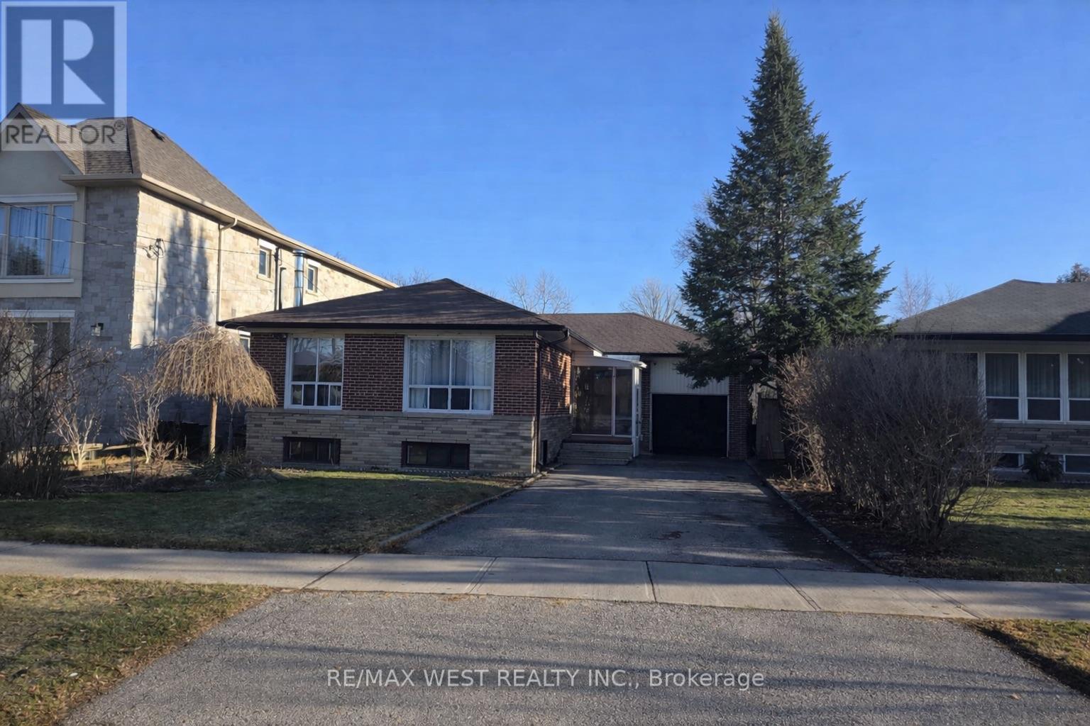 Main Fl - 15 Hamlyn Crescent, Toronto (Islington-City Centre West), Ontario  M9B 1Y9 - Photo 13 - W12889136