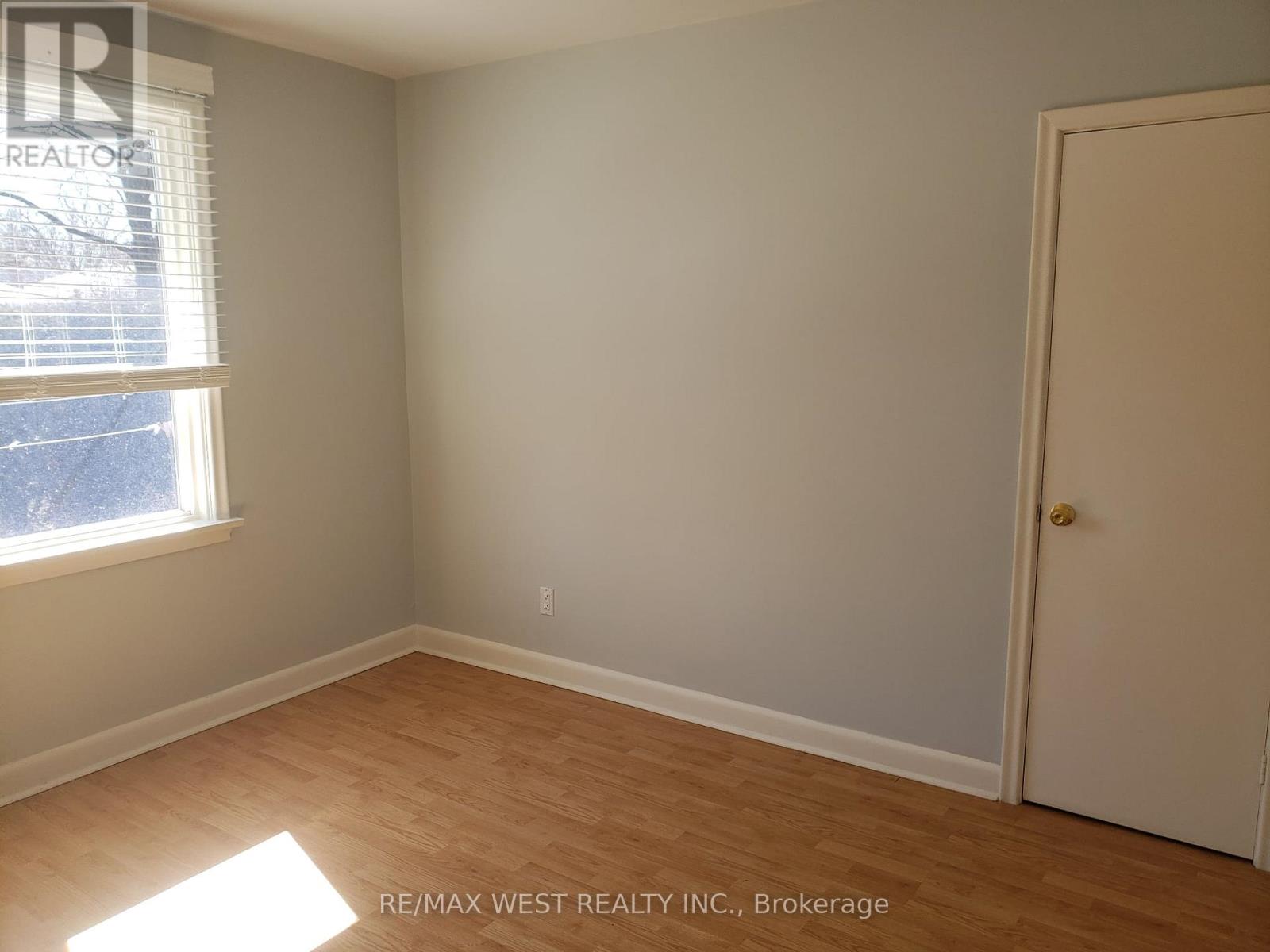 Main Fl - 15 Hamlyn Crescent, Toronto (Islington-City Centre West), Ontario  M9B 1Y9 - Photo 9 - W12889136