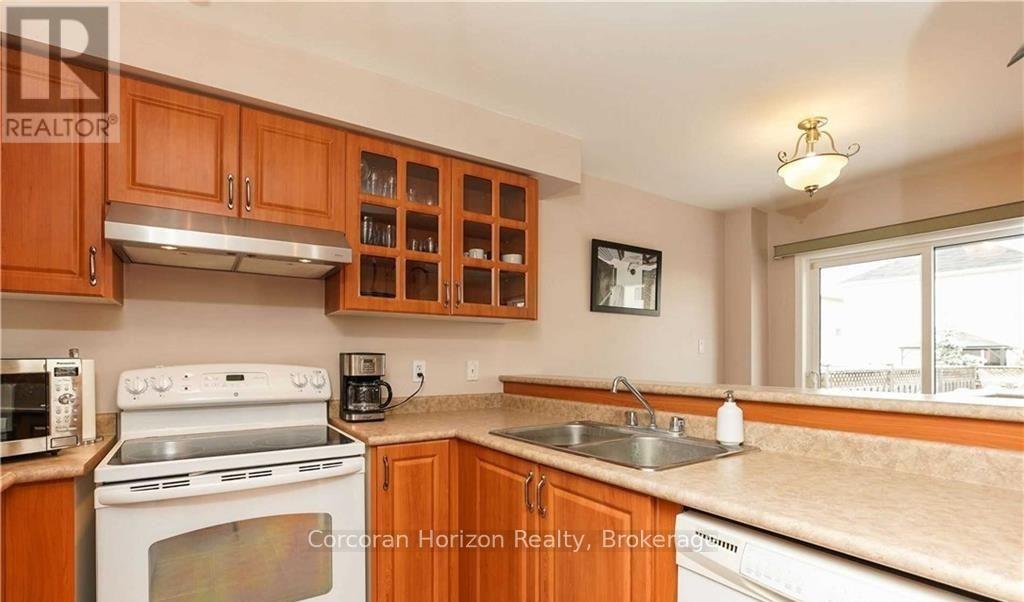 99 Stonemount Crescent, Essa (Angus), Ontario  L0M 1B4 - Photo 3 - N12889222