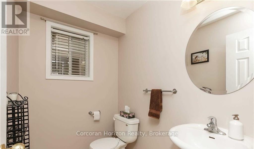 99 Stonemount Crescent, Essa (Angus), Ontario  L0M 1B4 - Photo 9 - N12889222