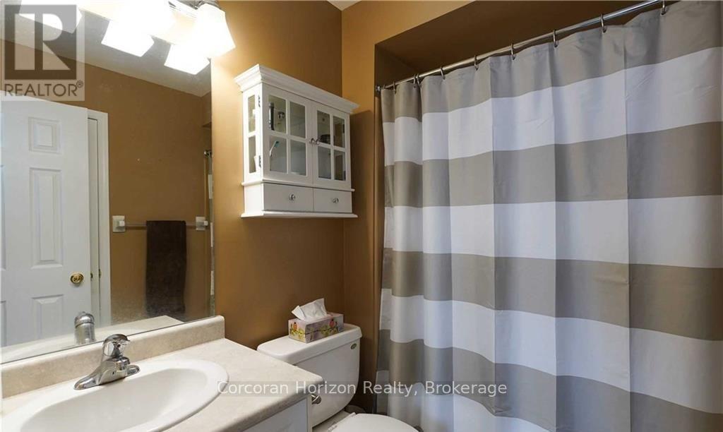 99 Stonemount Crescent, Essa (Angus), Ontario  L0M 1B4 - Photo 5 - N12889244