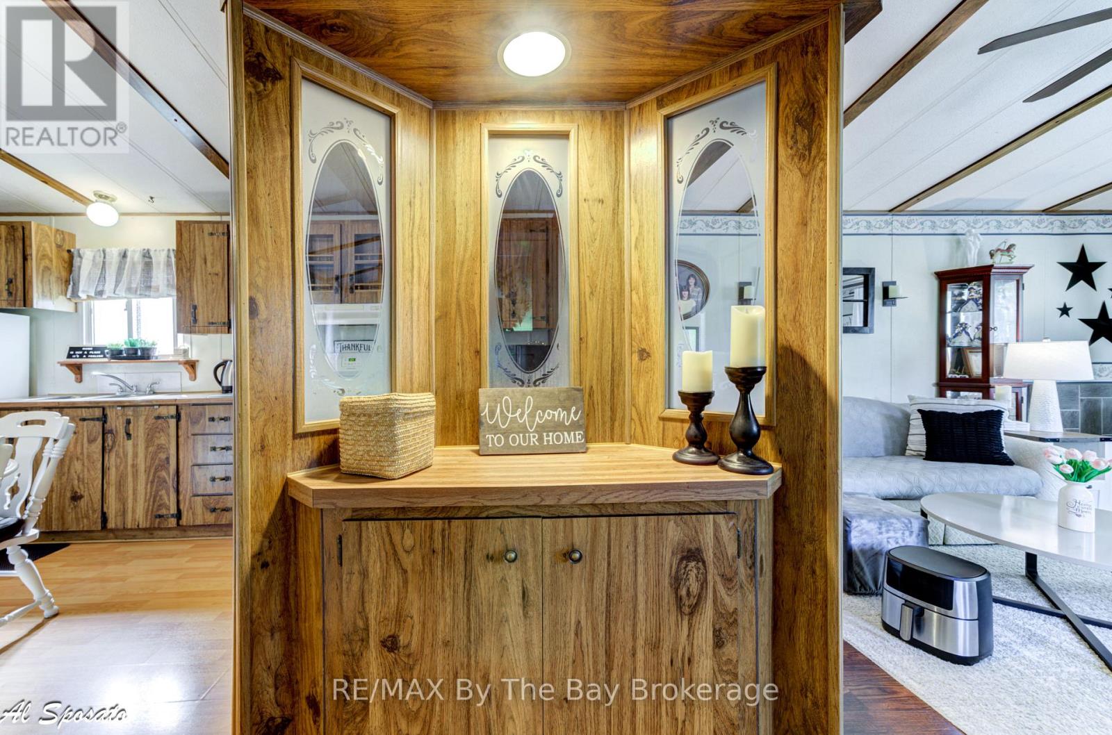 76 Georgian Glen Drive, Wasaga Beach, Ontario  L9Z 1K7 - Photo 11 - S12889202