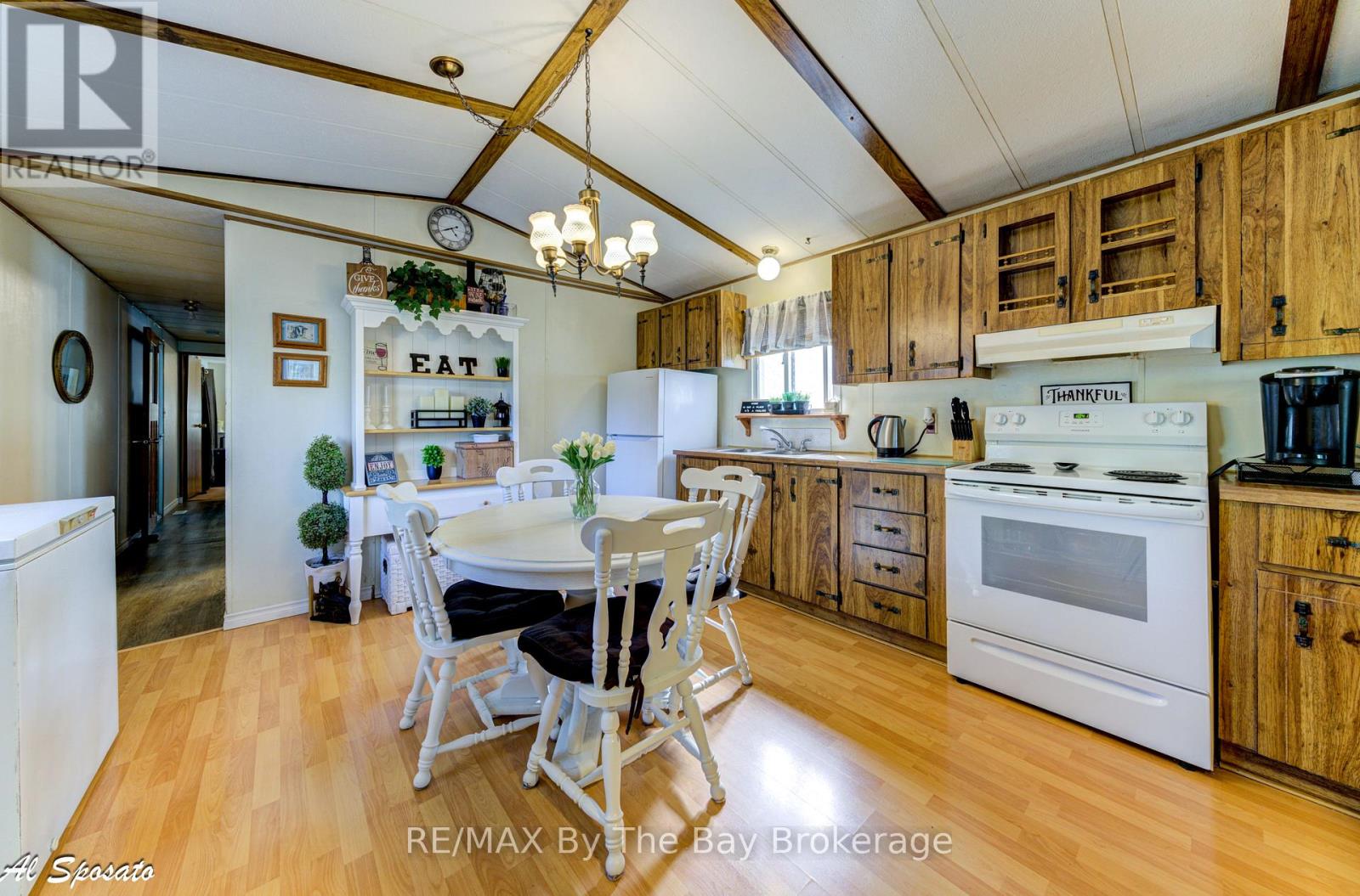 76 Georgian Glen Drive, Wasaga Beach, Ontario  L9Z 1K7 - Photo 12 - S12889202