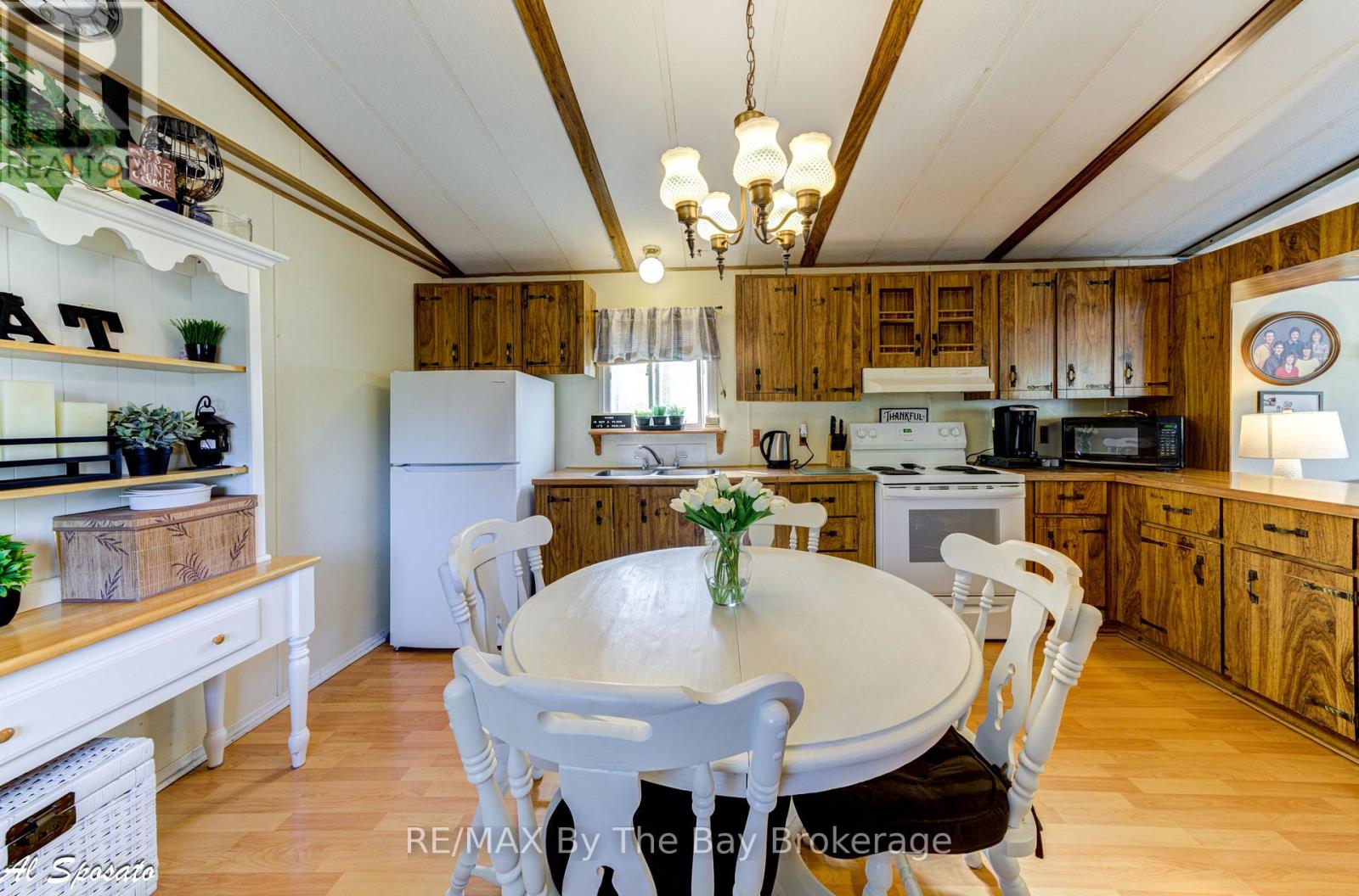 76 Georgian Glen Drive, Wasaga Beach, Ontario  L9Z 1K7 - Photo 14 - S12889202