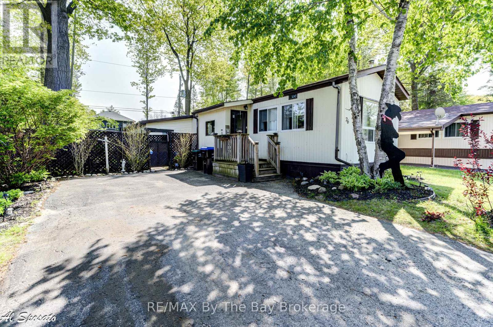 76 Georgian Glen Drive, Wasaga Beach, Ontario  L9Z 1K7 - Photo 2 - S12889202