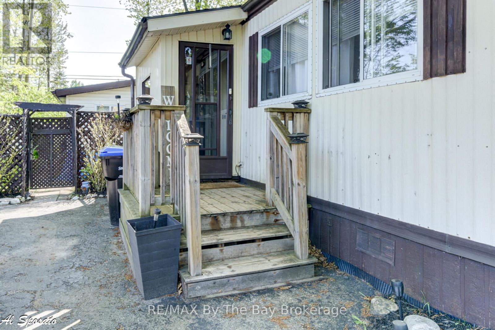 76 Georgian Glen Drive, Wasaga Beach, Ontario  L9Z 1K7 - Photo 3 - S12889202