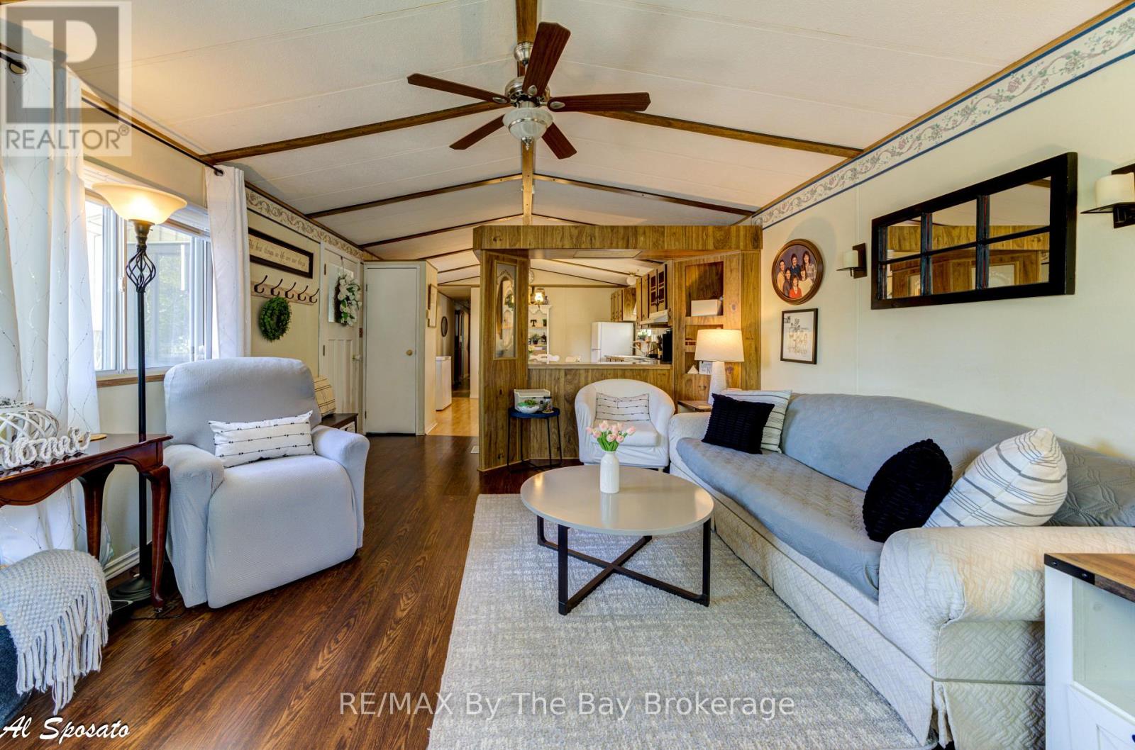 76 Georgian Glen Drive, Wasaga Beach, Ontario  L9Z 1K7 - Photo 8 - S12889202