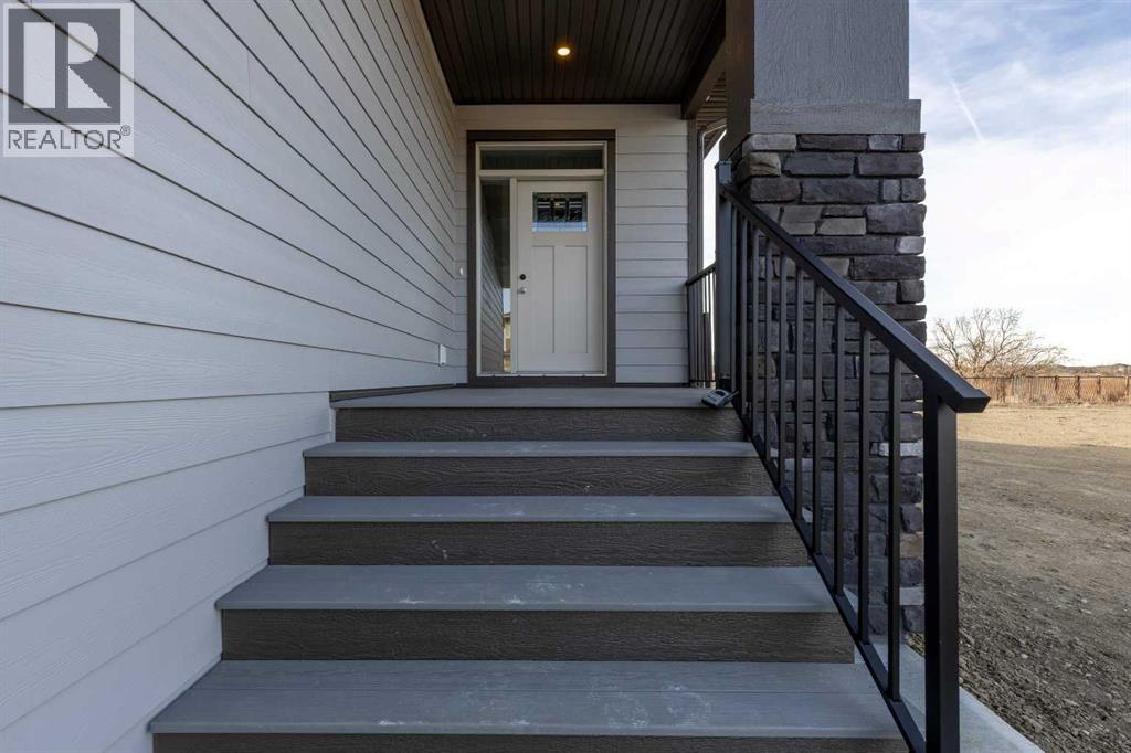 322 Canyon Meadows Road W, Lethbridge, Alberta  T1K 8E7 - Photo 5 - A2277428