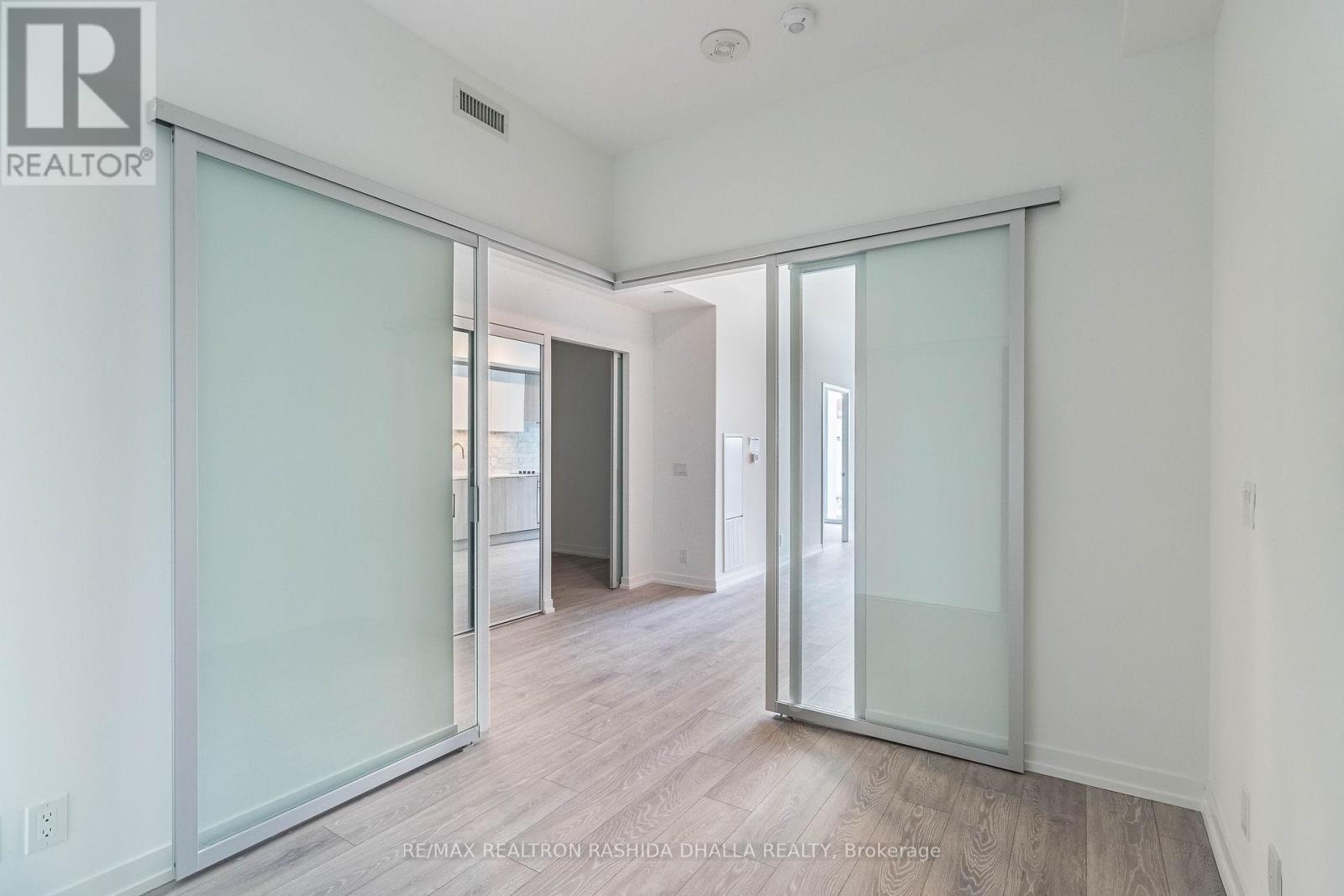 736 - 2020 Bathurst Street, Toronto, Ontario  M5B 1L2 - Photo 15 - C12889178