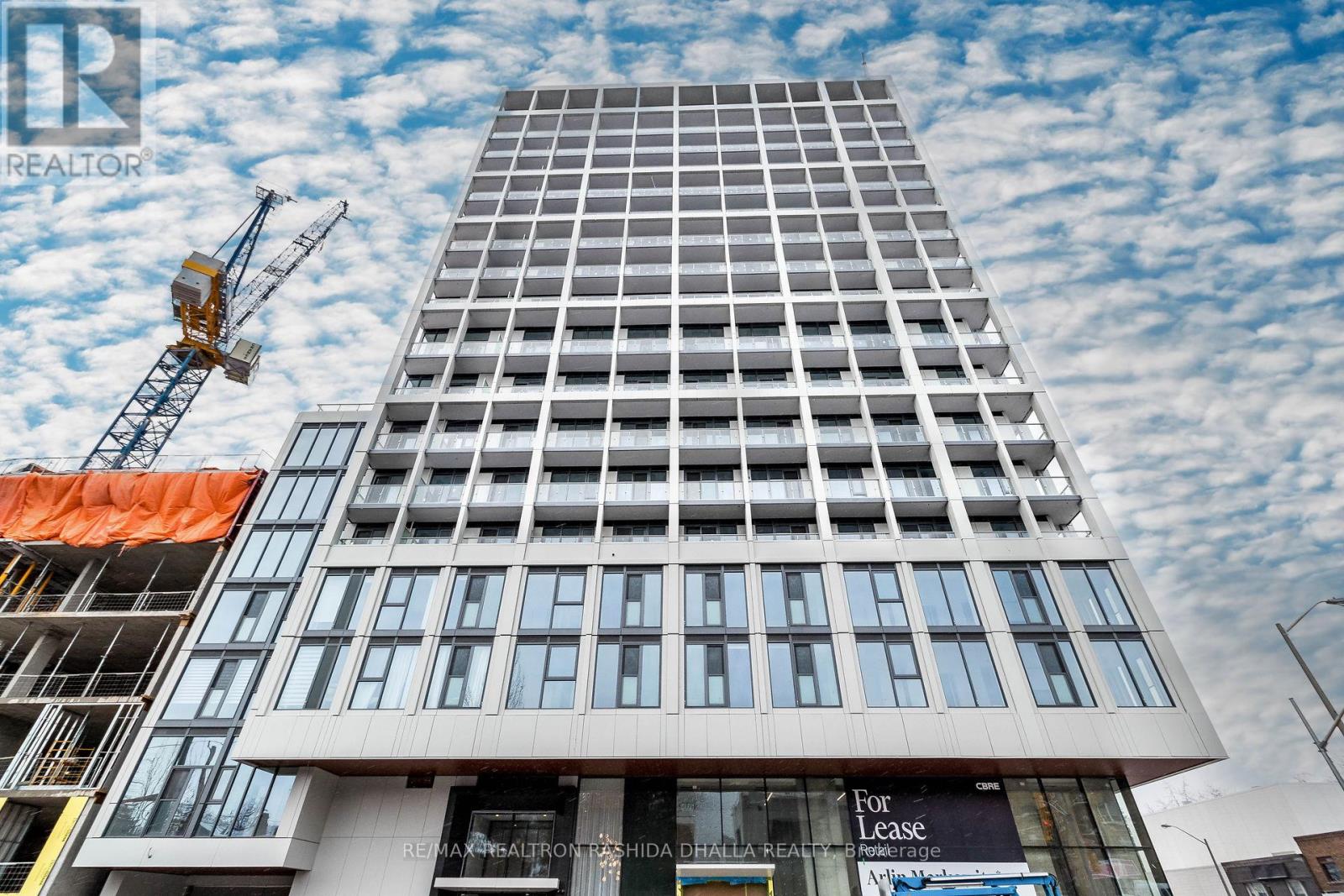 736 - 2020 Bathurst Street, Toronto, Ontario  M5B 1L2 - Photo 2 - C12889178