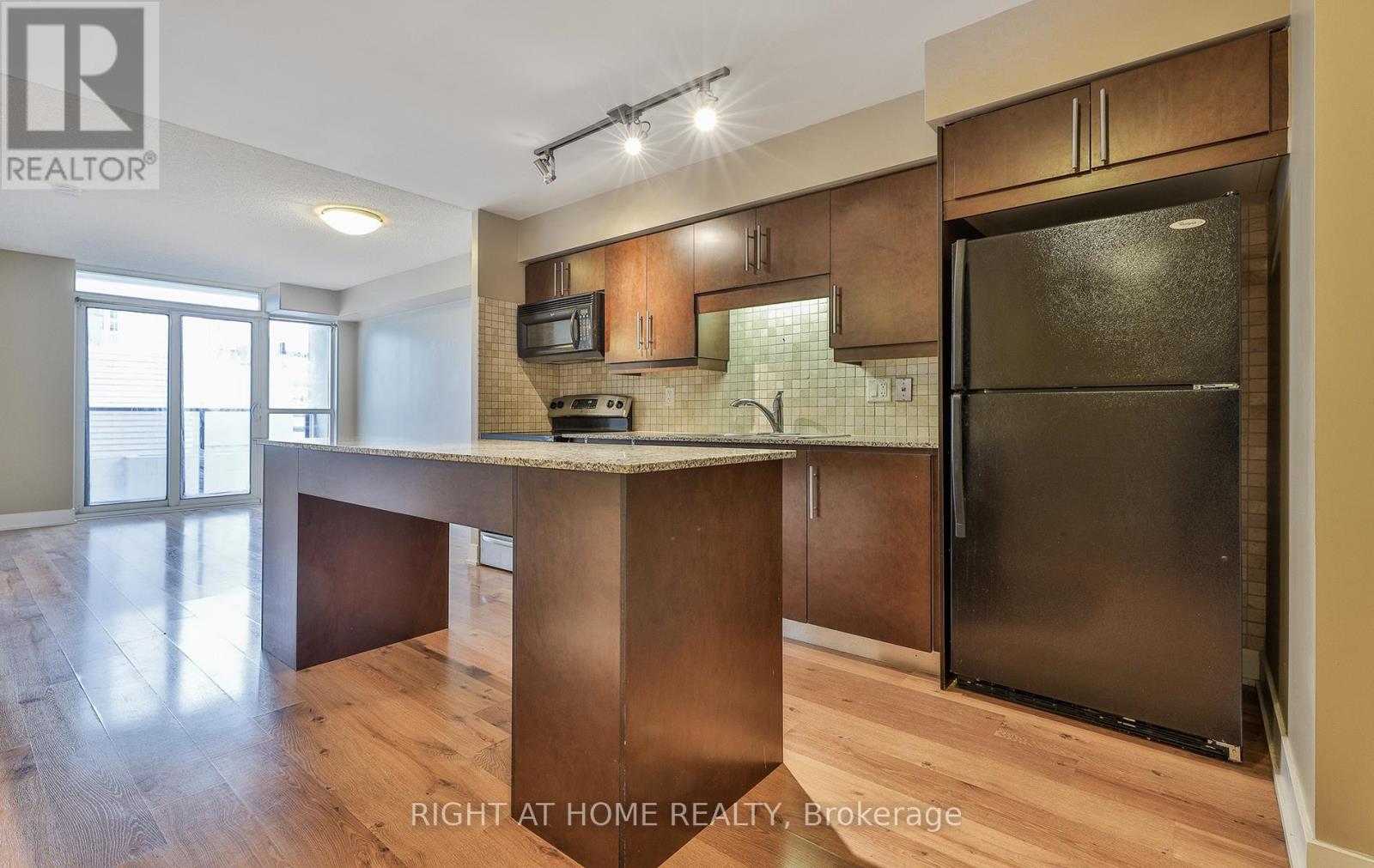 1912 - 20 BLUE JAYS WAY, Toronto, Ontario