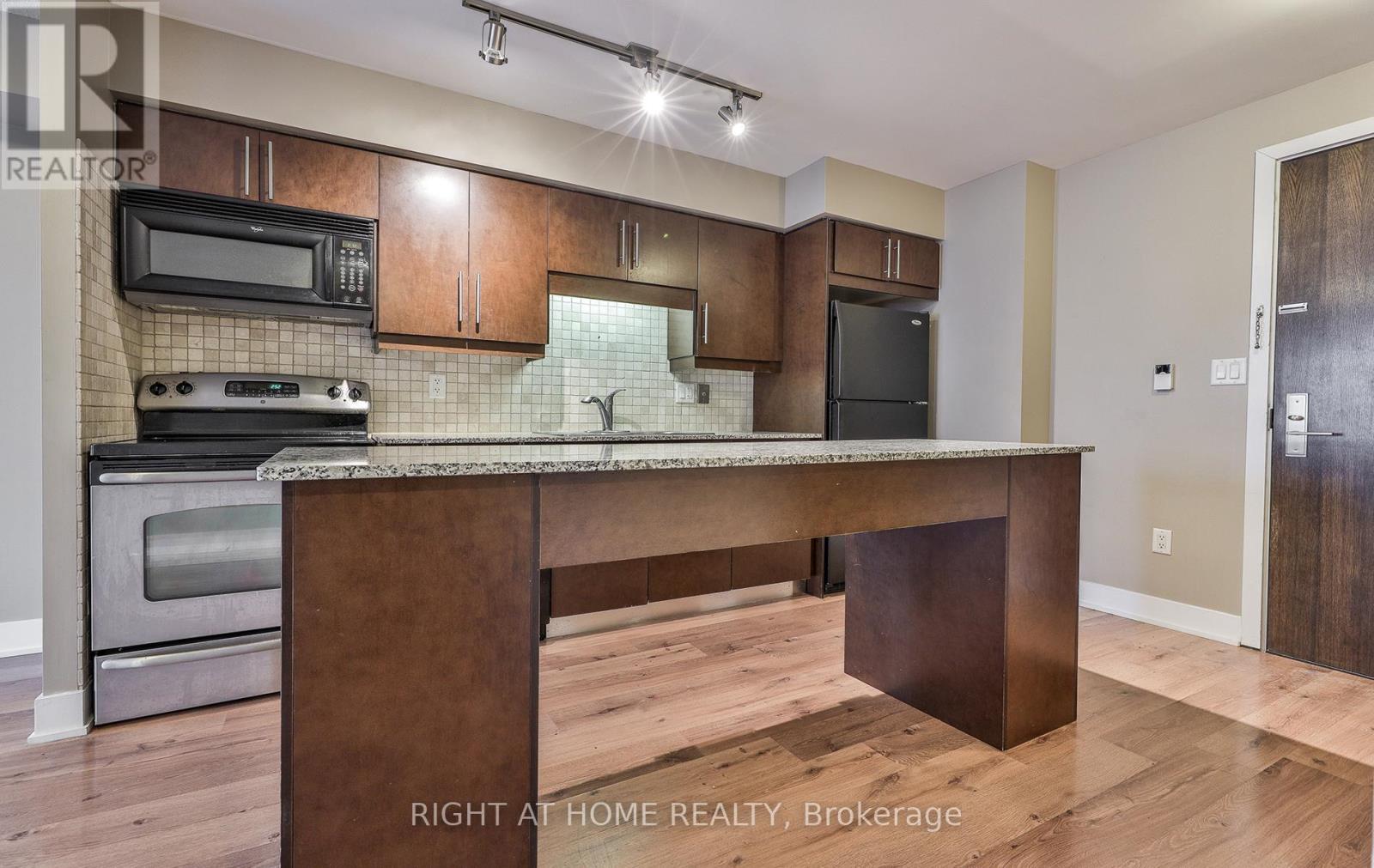 1912 - 20 Blue Jays Way, Toronto, Ontario  M5V 3W6 - Photo 10 - C12889262