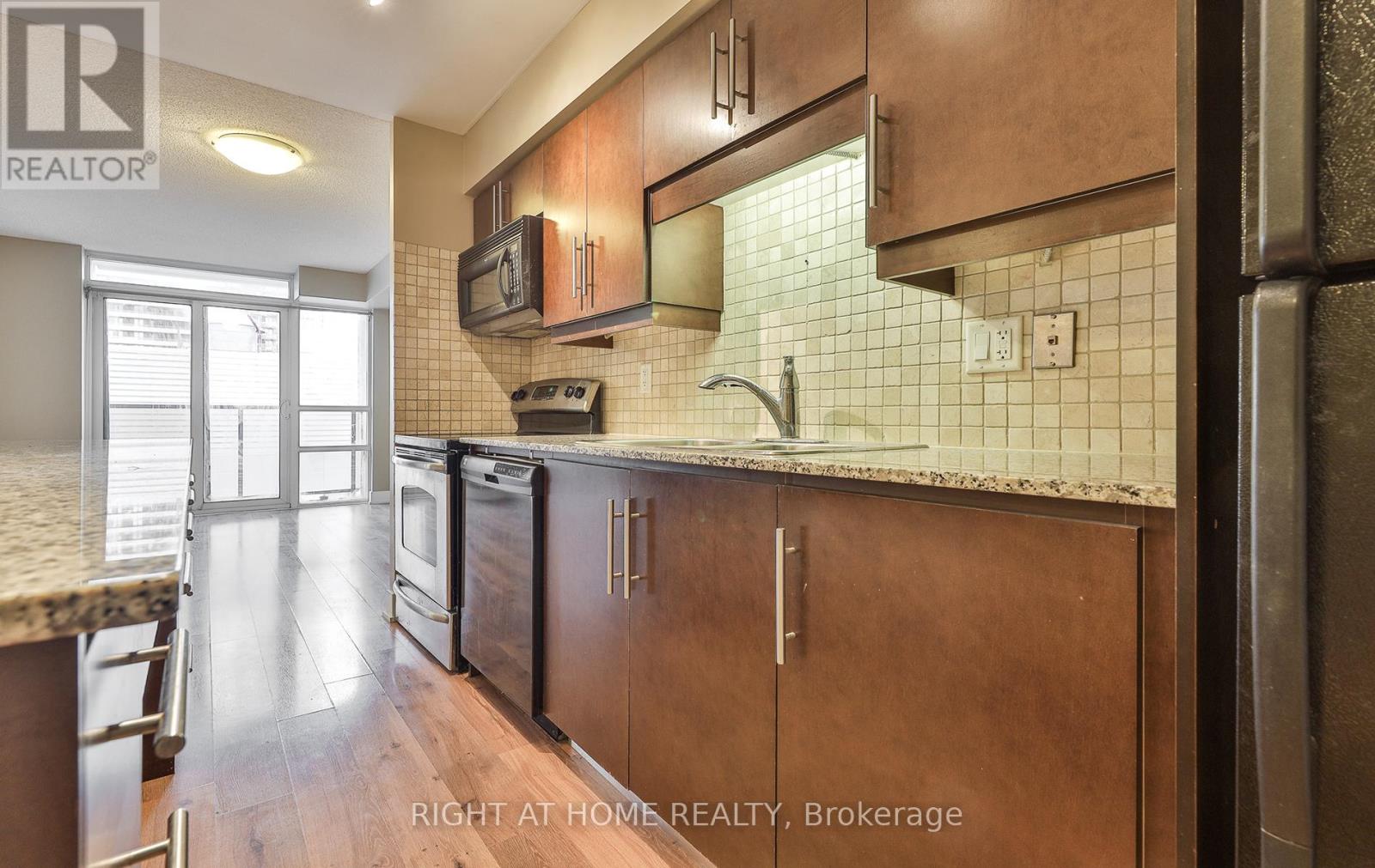 1912 - 20 Blue Jays Way, Toronto, Ontario  M5V 3W6 - Photo 11 - C12889262